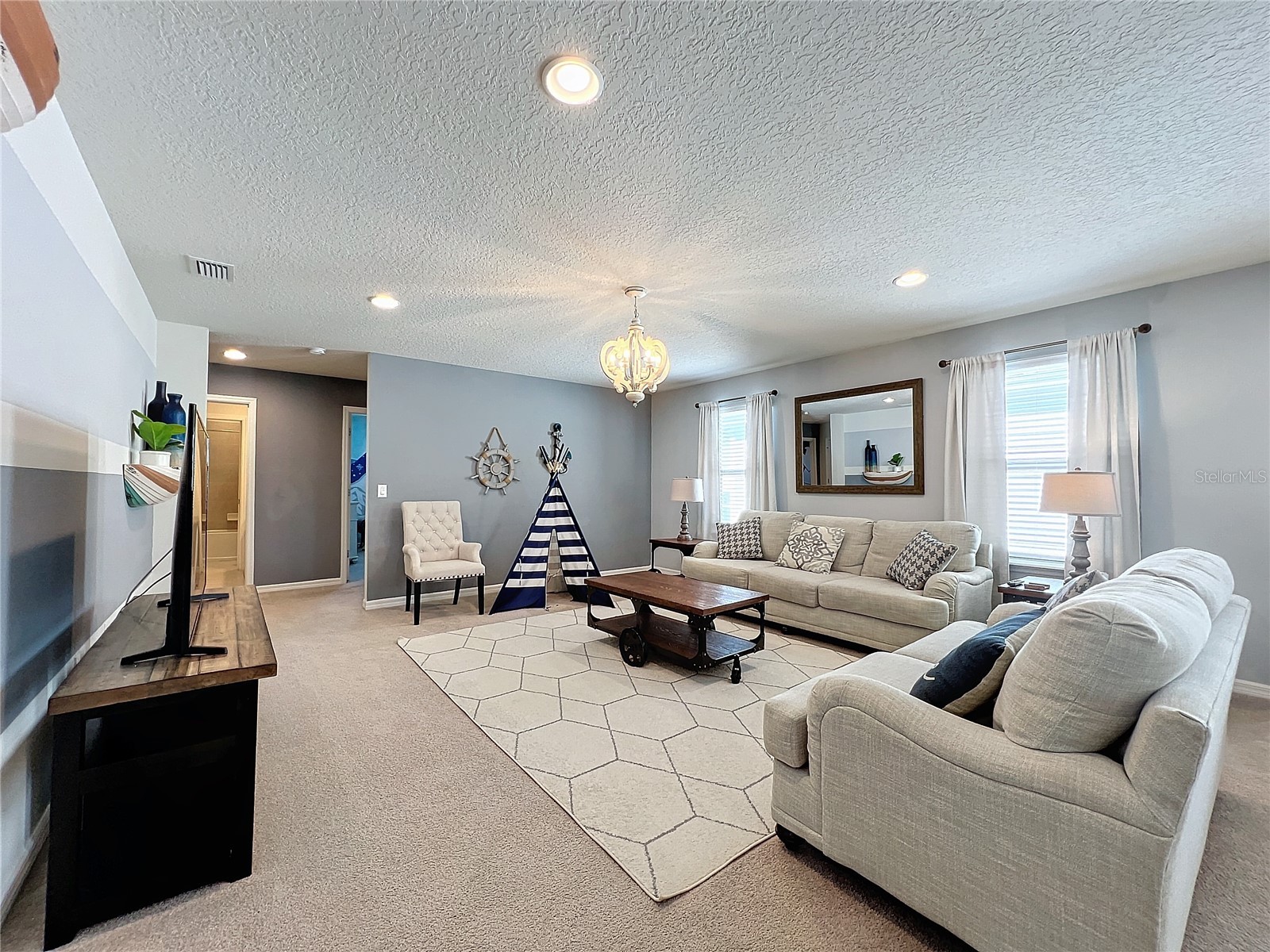 Slide show image of the Orlando Florida Home for Sale 19