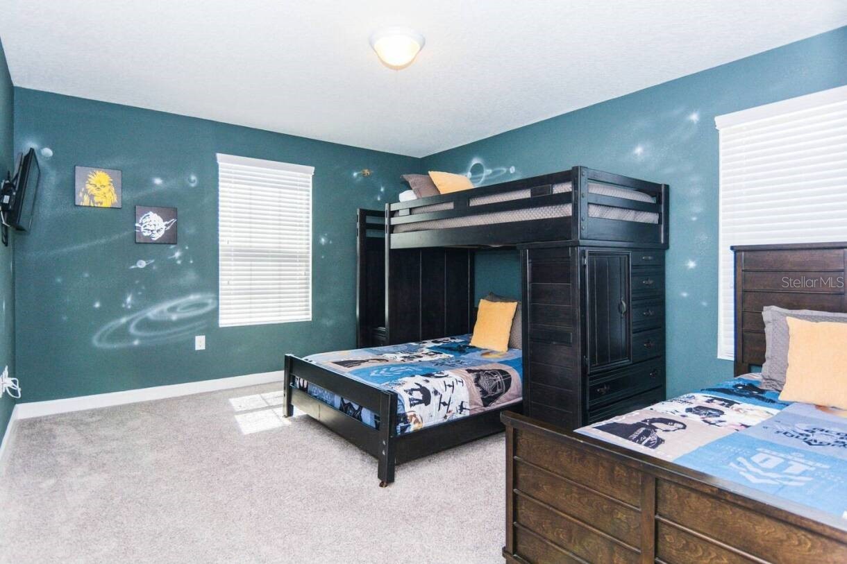 Slide show image of the Orlando Florida Home for Sale 32