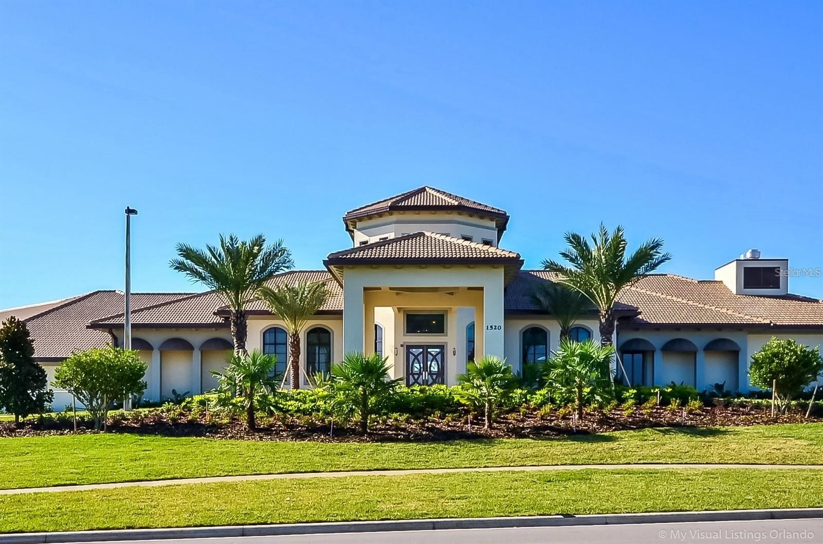Slide show image of the Orlando Florida Home for Sale 41