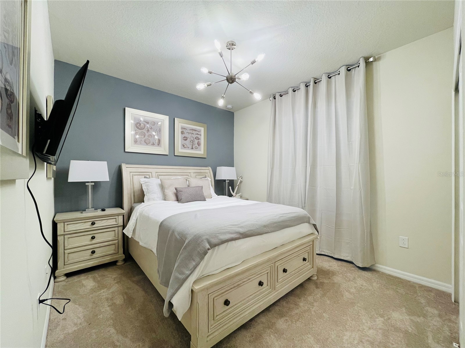 Slide show image of the Orlando Florida Home for Sale 27
