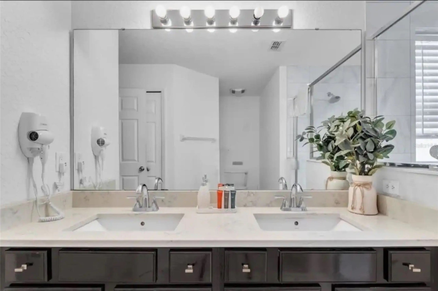 Slide show image of the Orlando Florida Home for Sale 19