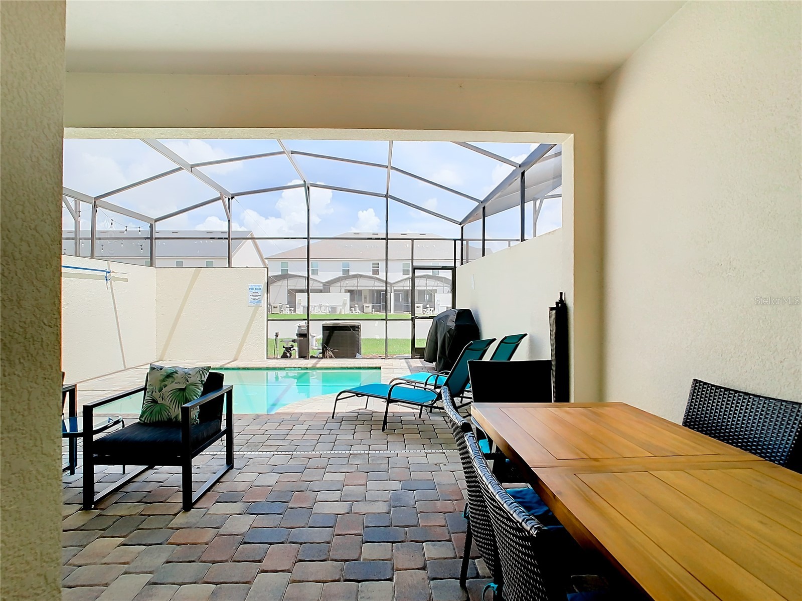 Slide show image of the Orlando Florida Home for Sale 33