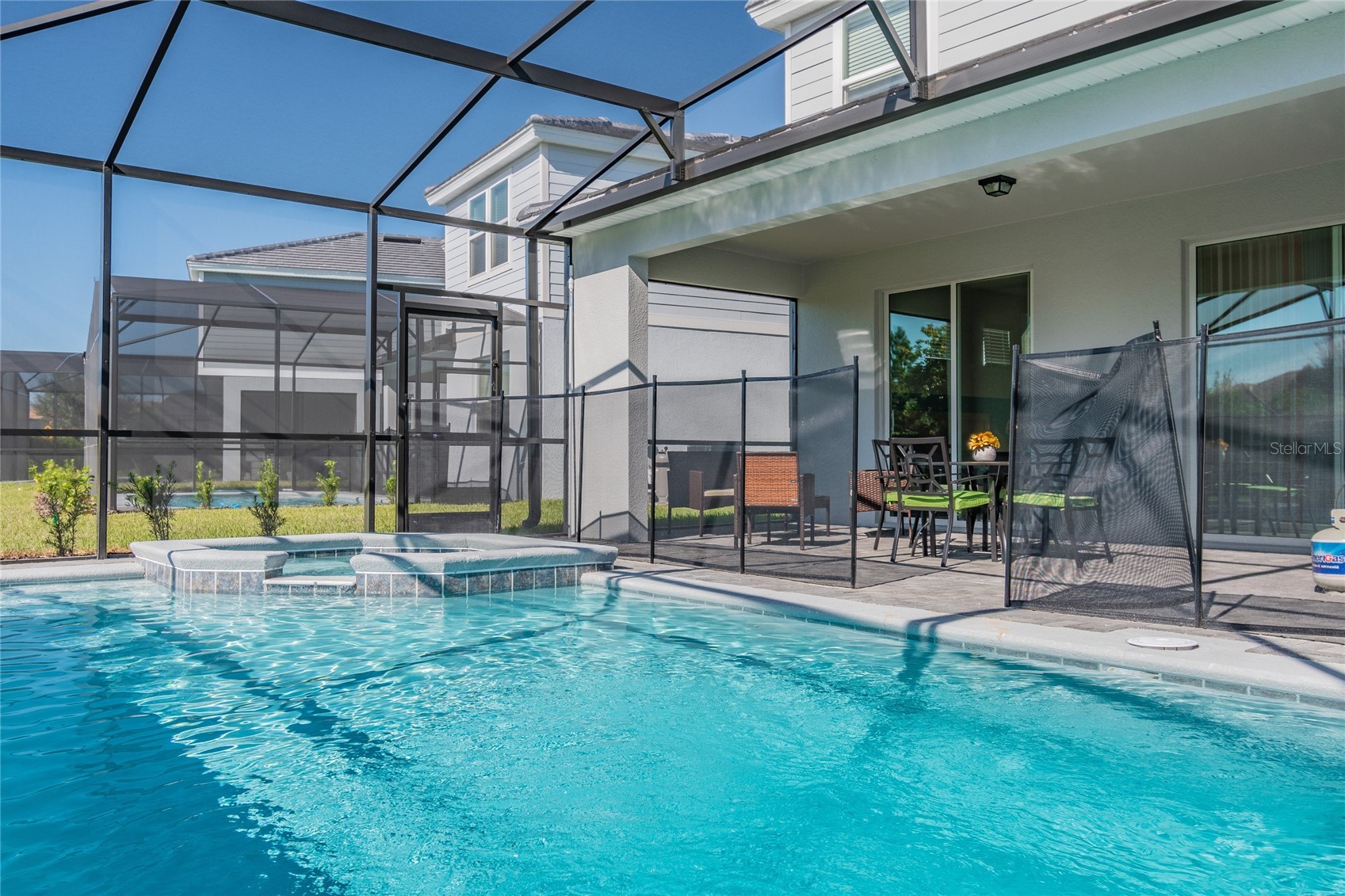 Slide show image of the Orlando Florida Home for Sale 32