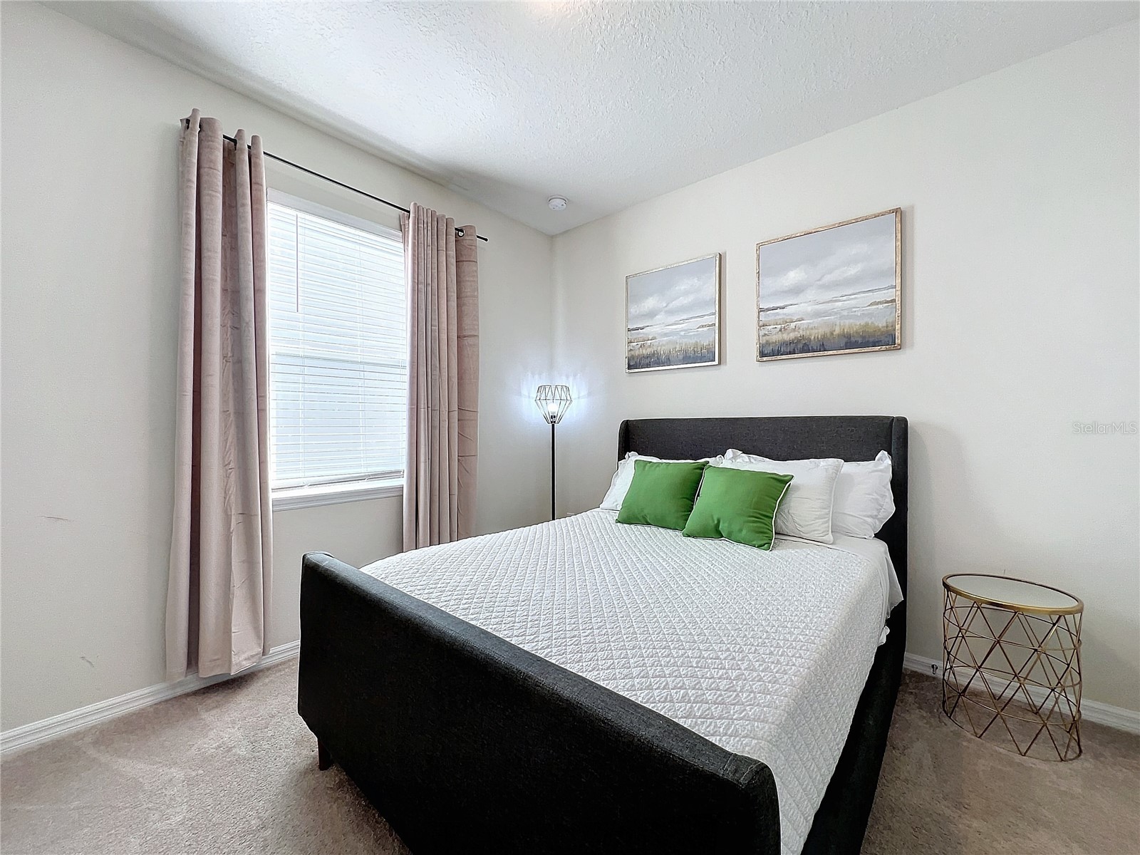Slide show image of the Orlando Florida Home for Sale 26