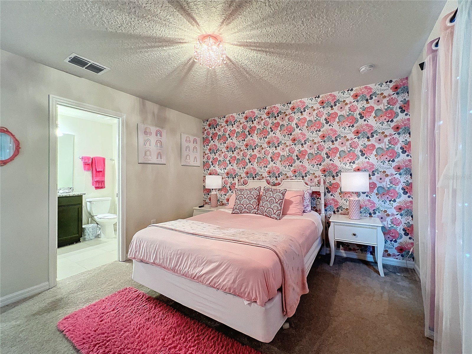 Slide show image of the Orlando Florida Home for Sale 29