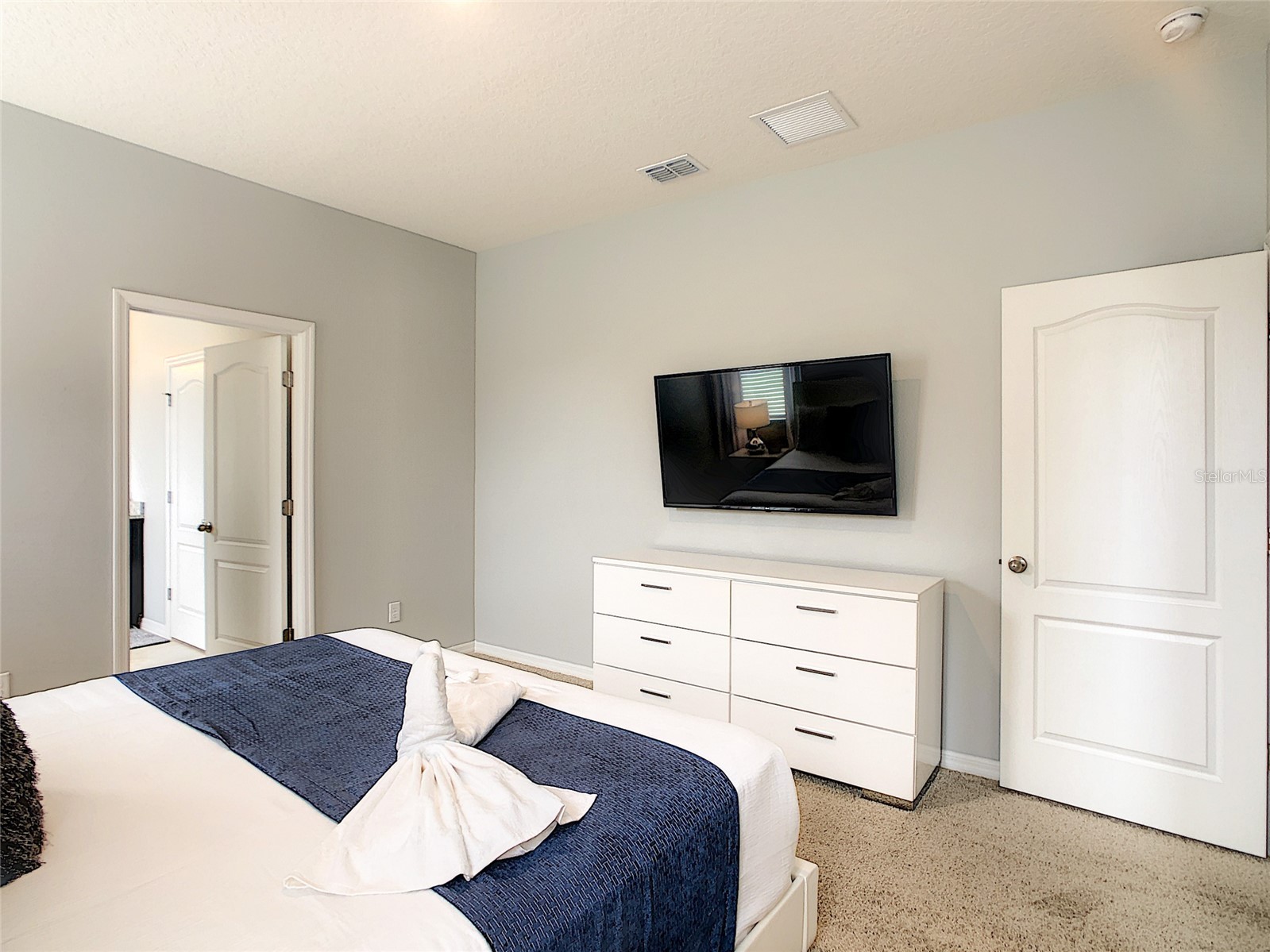Slide show image of the Orlando Florida Home for Sale 25