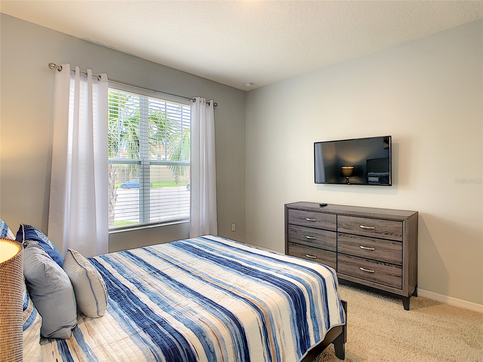 Slide show image of the Orlando Florida Home for Sale 37