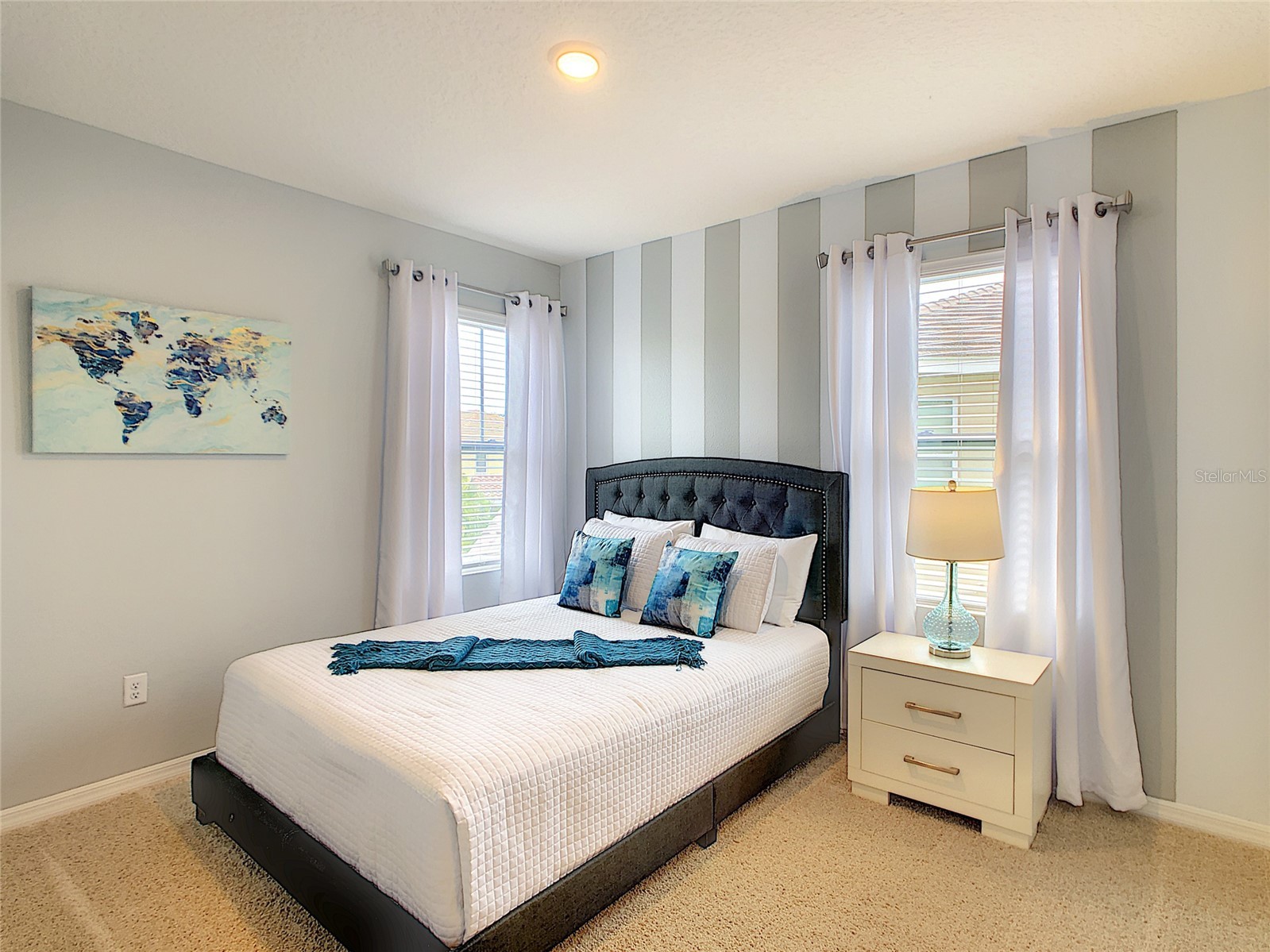 Slide show image of the Orlando Florida Home for Sale 40