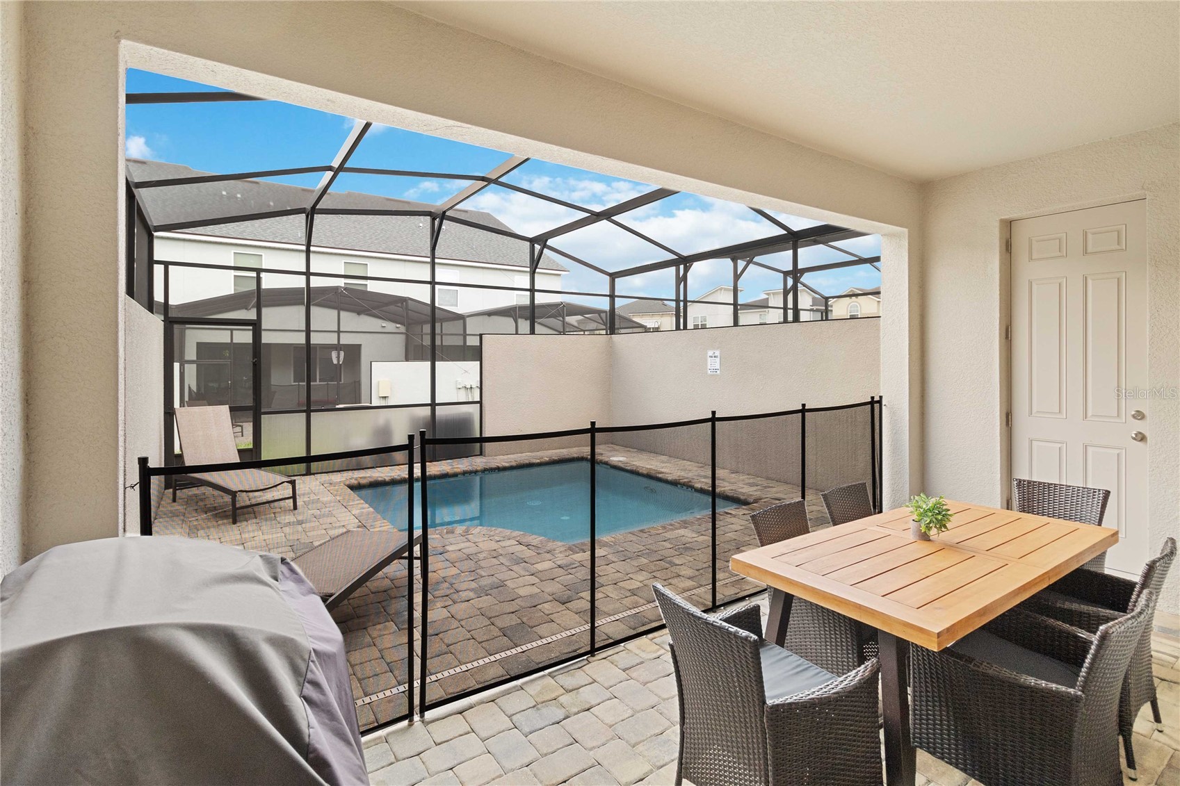 Slide show image of the Orlando Florida Home for Sale 39