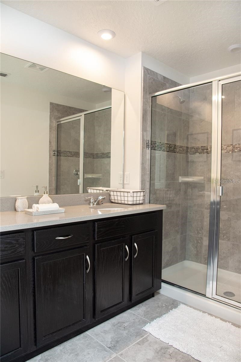 Slide show image of the Orlando Florida Home for Sale 11