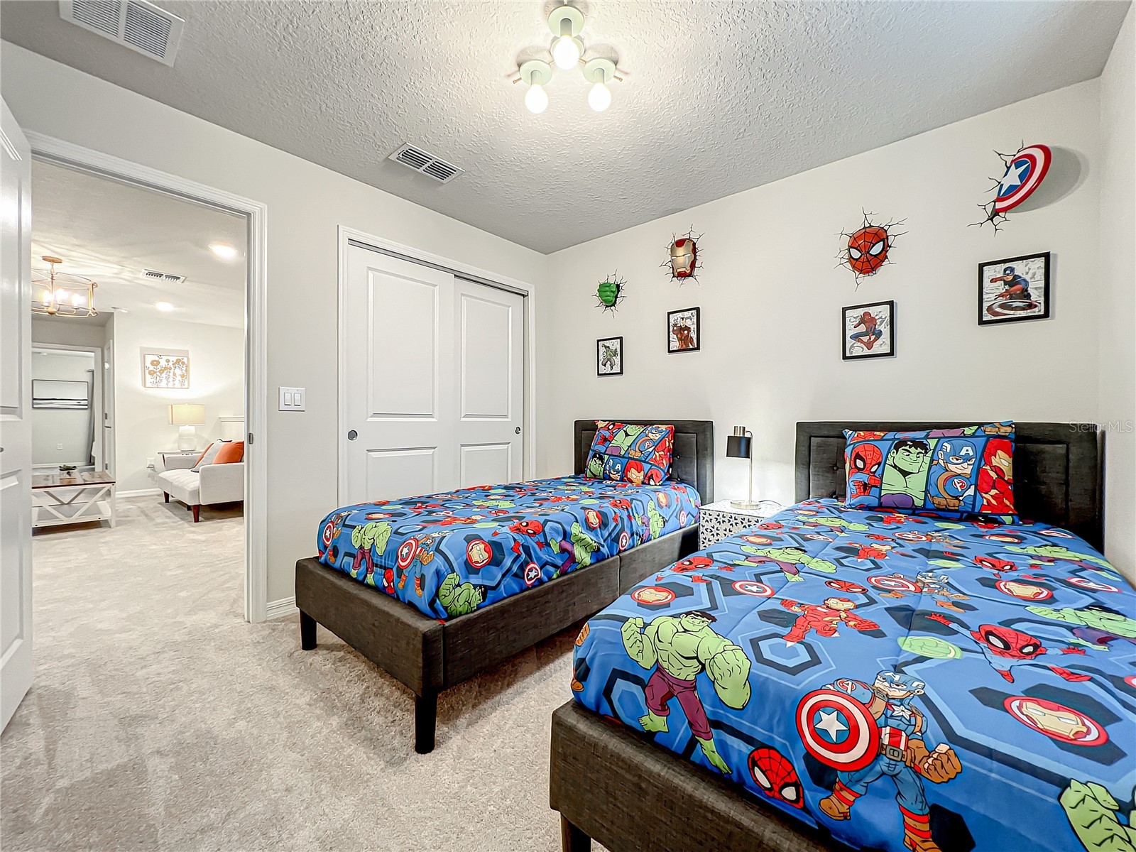 Slide show image of the Orlando Florida Home for Sale 25