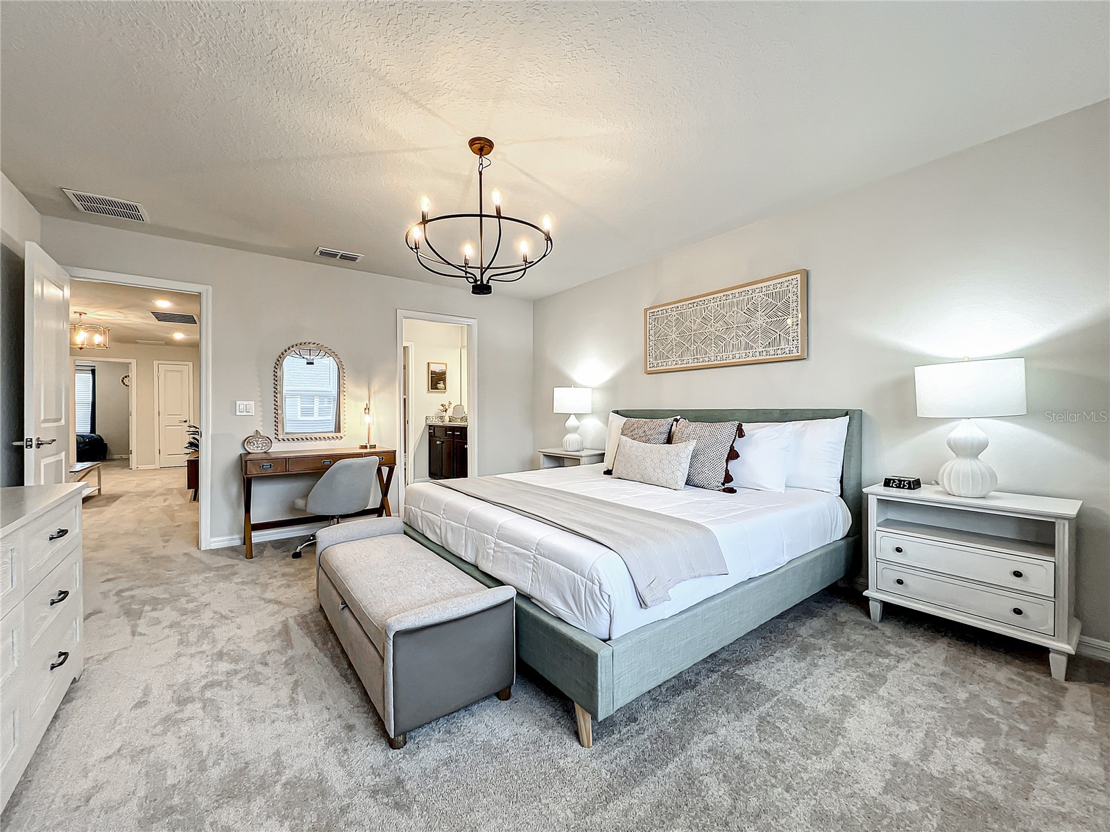 Slide show image of the Orlando Florida Home for Sale 30