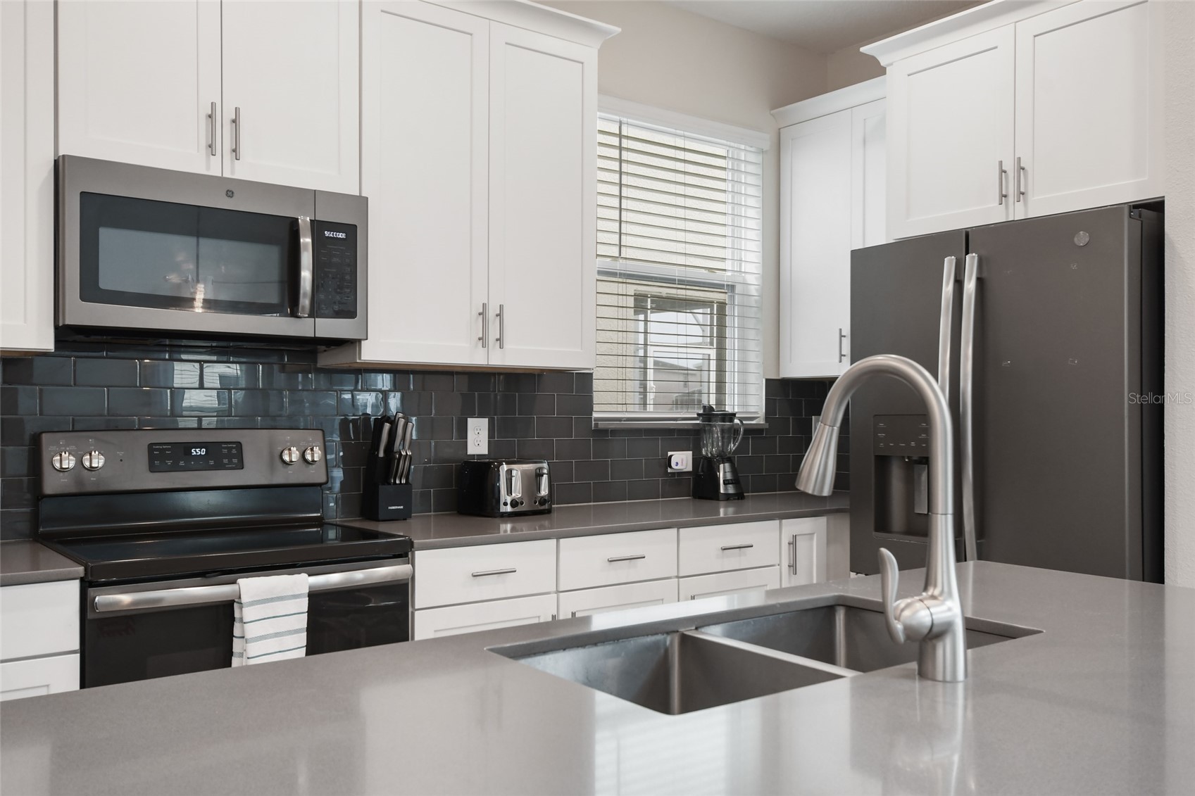 Slide show image of the Orlando Florida Home for Sale 16