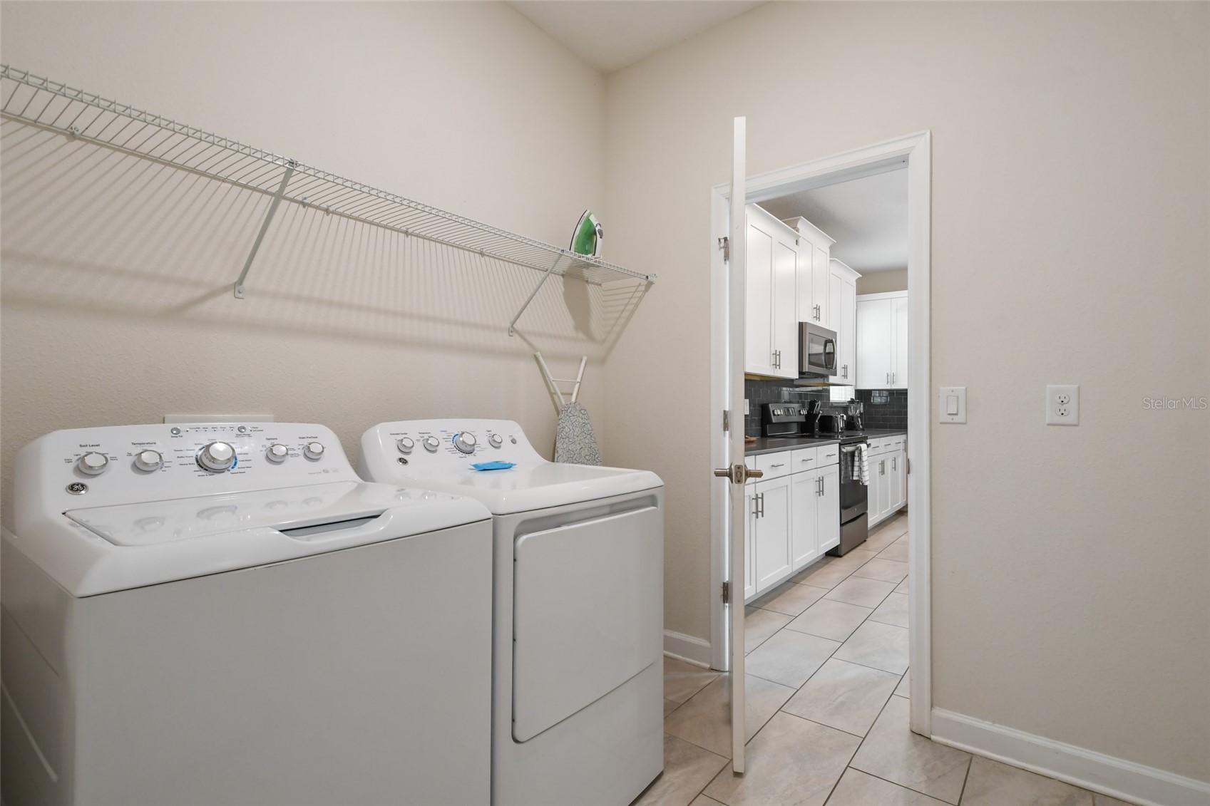 Slide show image of the Orlando Florida Home for Sale 19