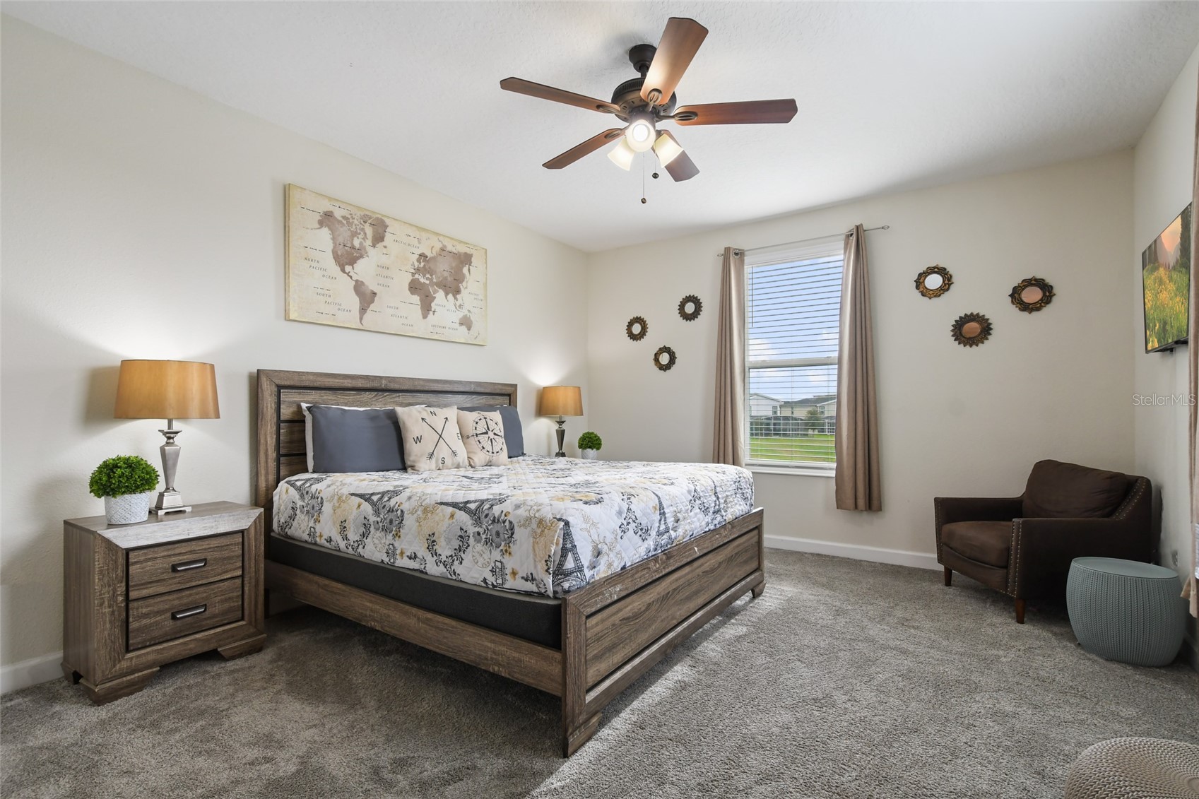 Slide show image of the Orlando Florida Home for Sale 33