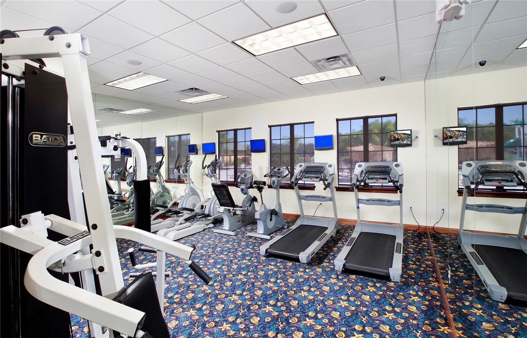 Slide show image of the Orlando Florida Home for Sale 33