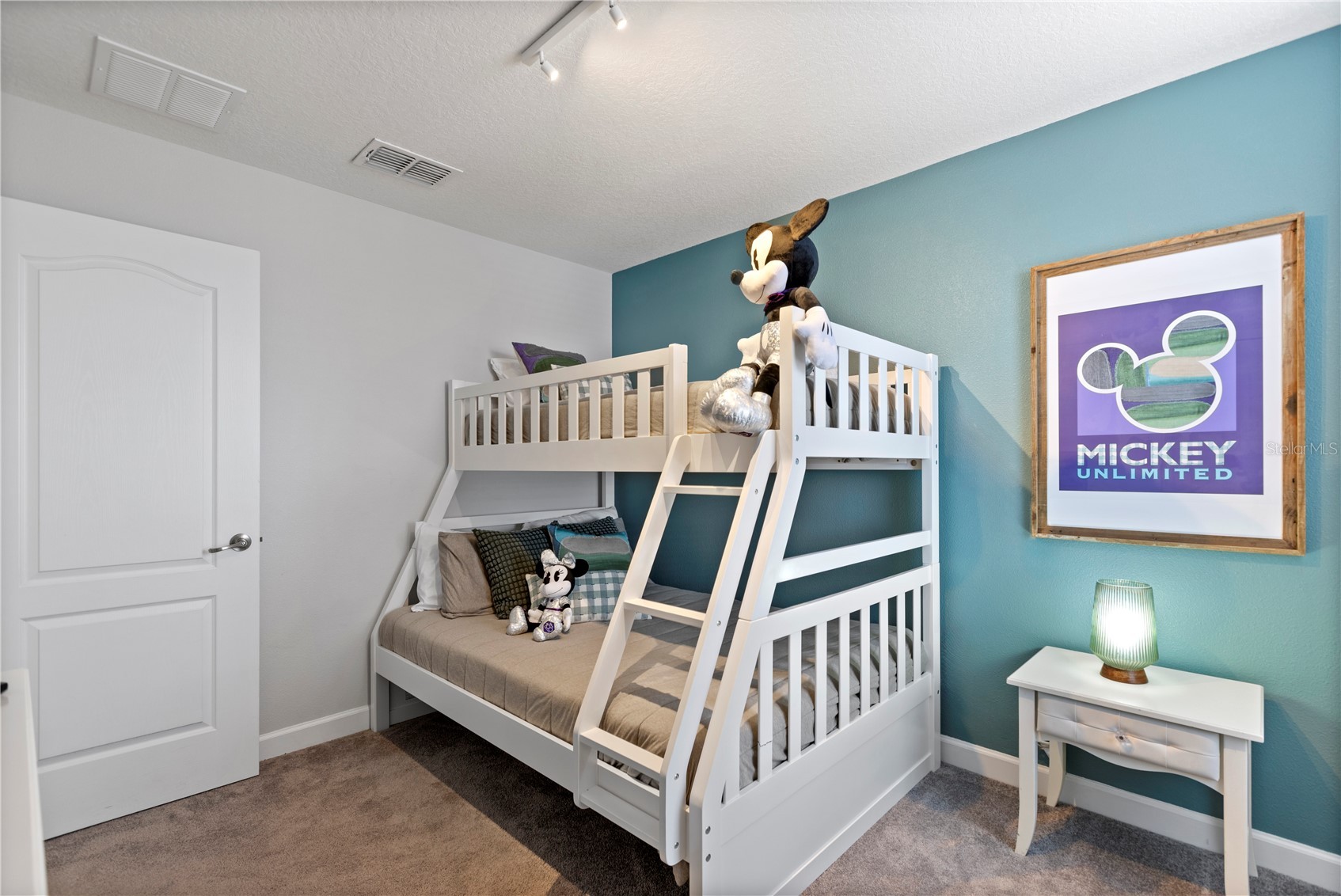 Slide show image of the Orlando Florida Home for Sale 23