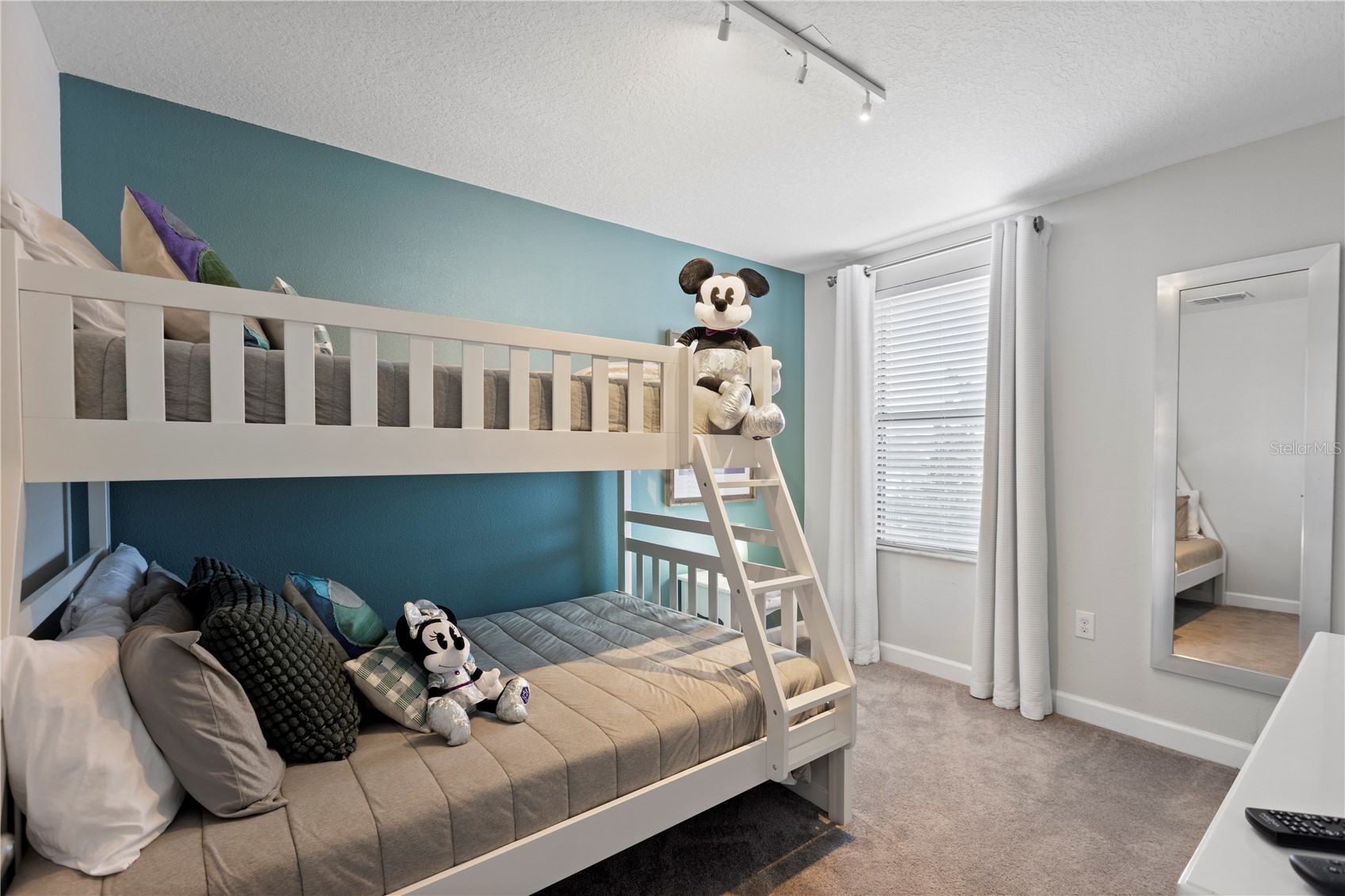 Slide show image of the Orlando Florida Home for Sale 25