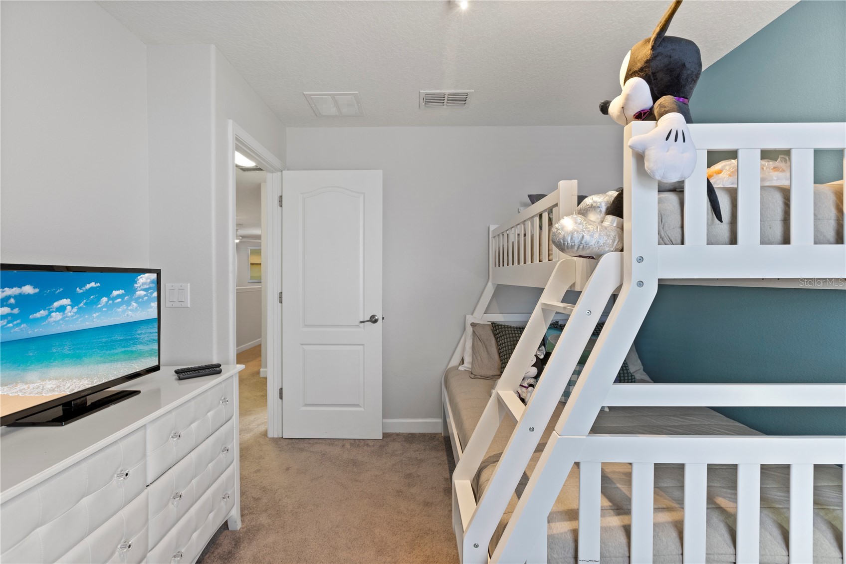 Slide show image of the Orlando Florida Home for Sale 26