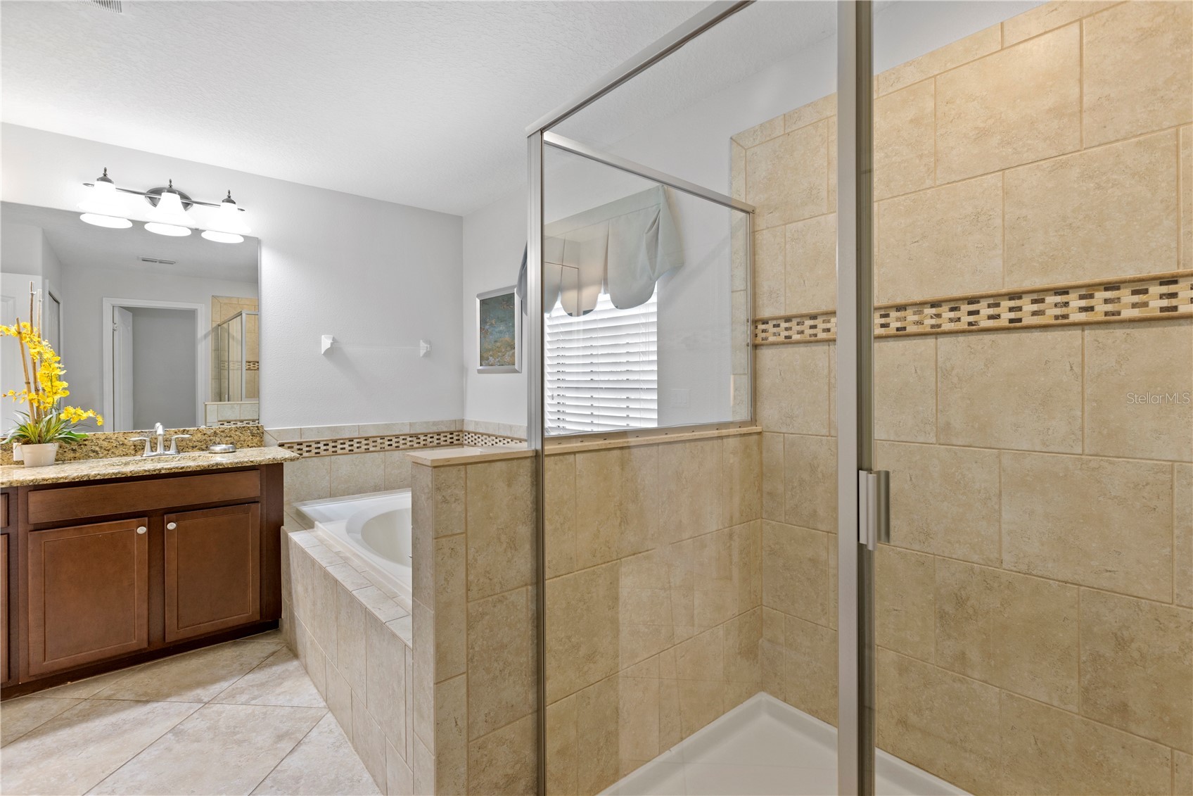 Slide show image of the Orlando Florida Home for Sale 31