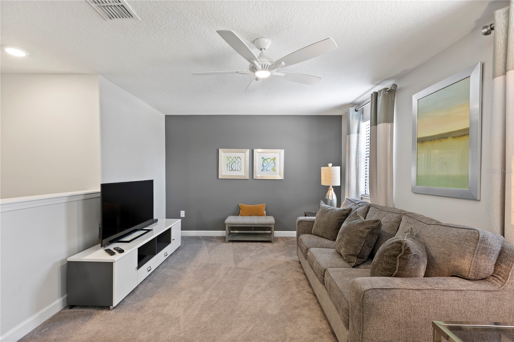 Slide show image of the Orlando Florida Home for Sale 34
