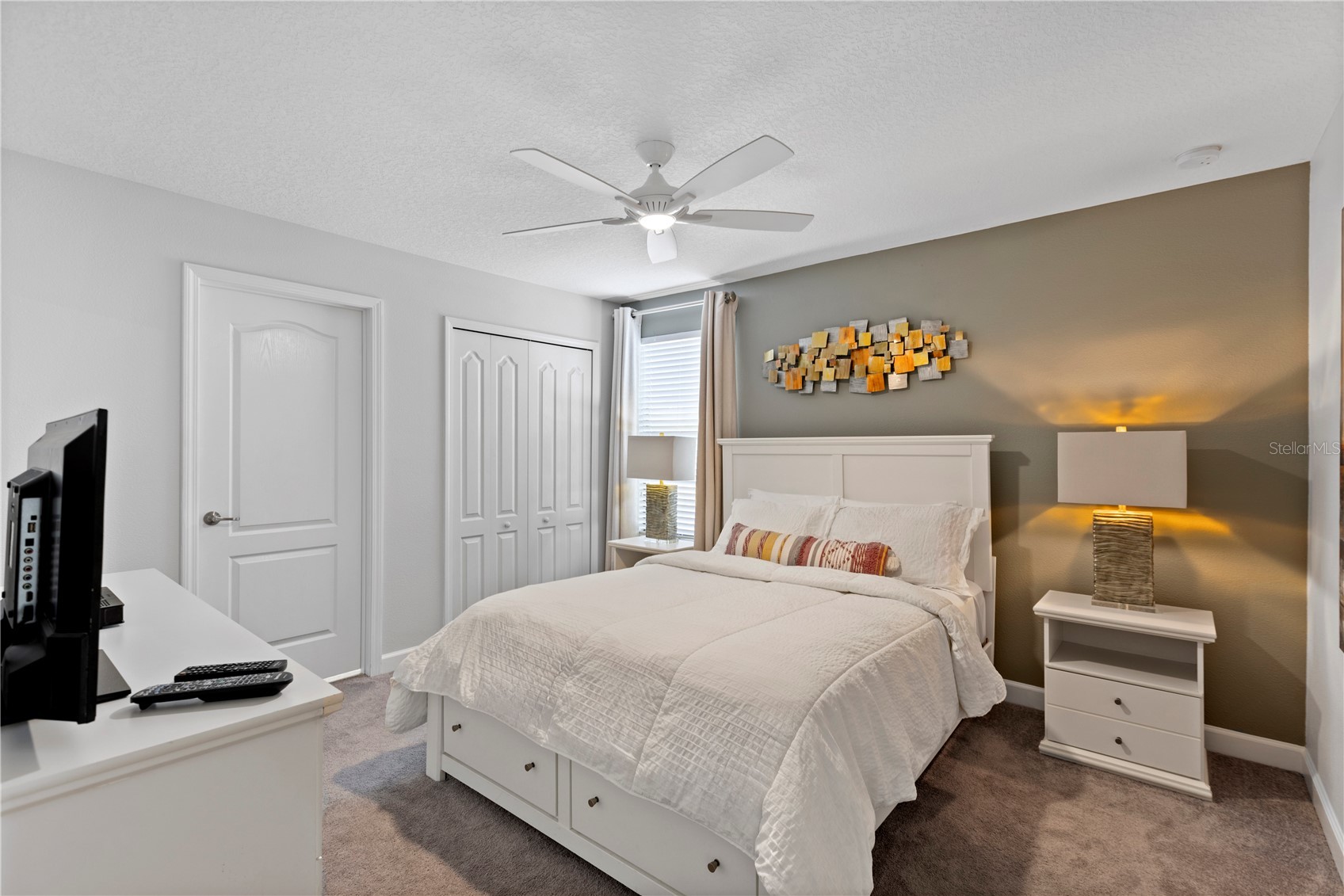 Slide show image of the Orlando Florida Home for Sale 37