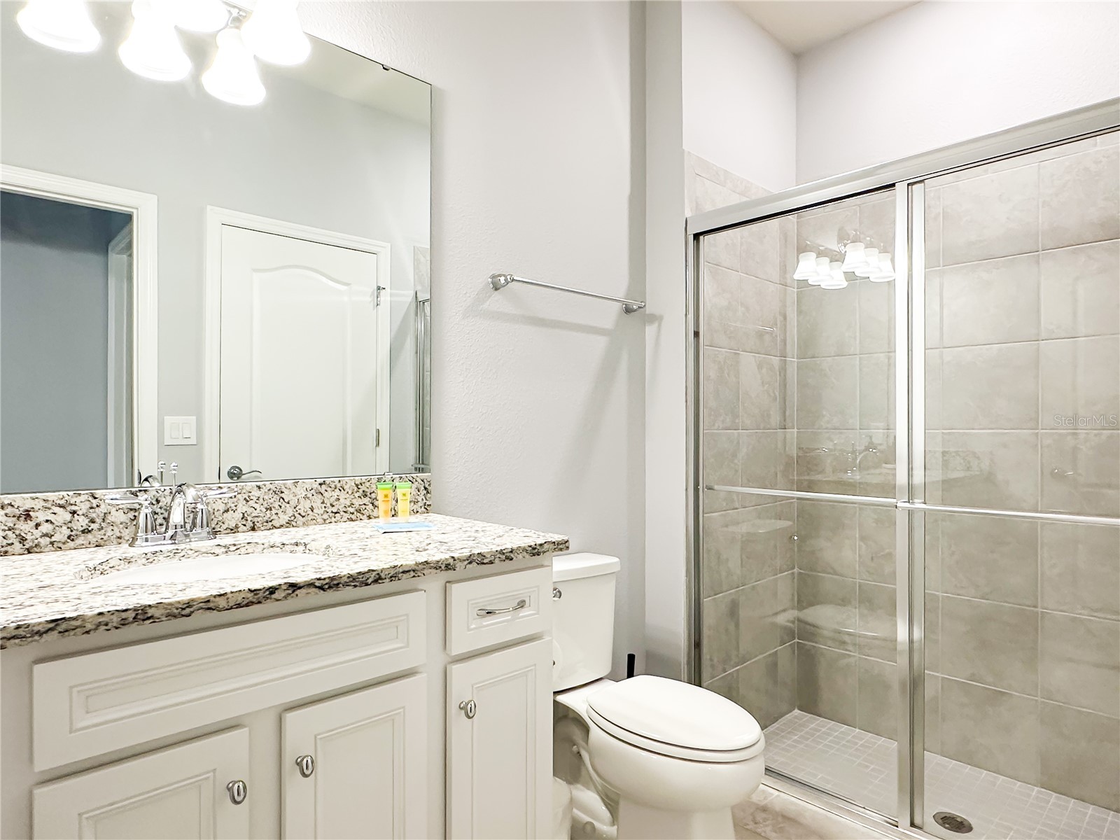 Slide show image of the Orlando Florida Home for Sale 23