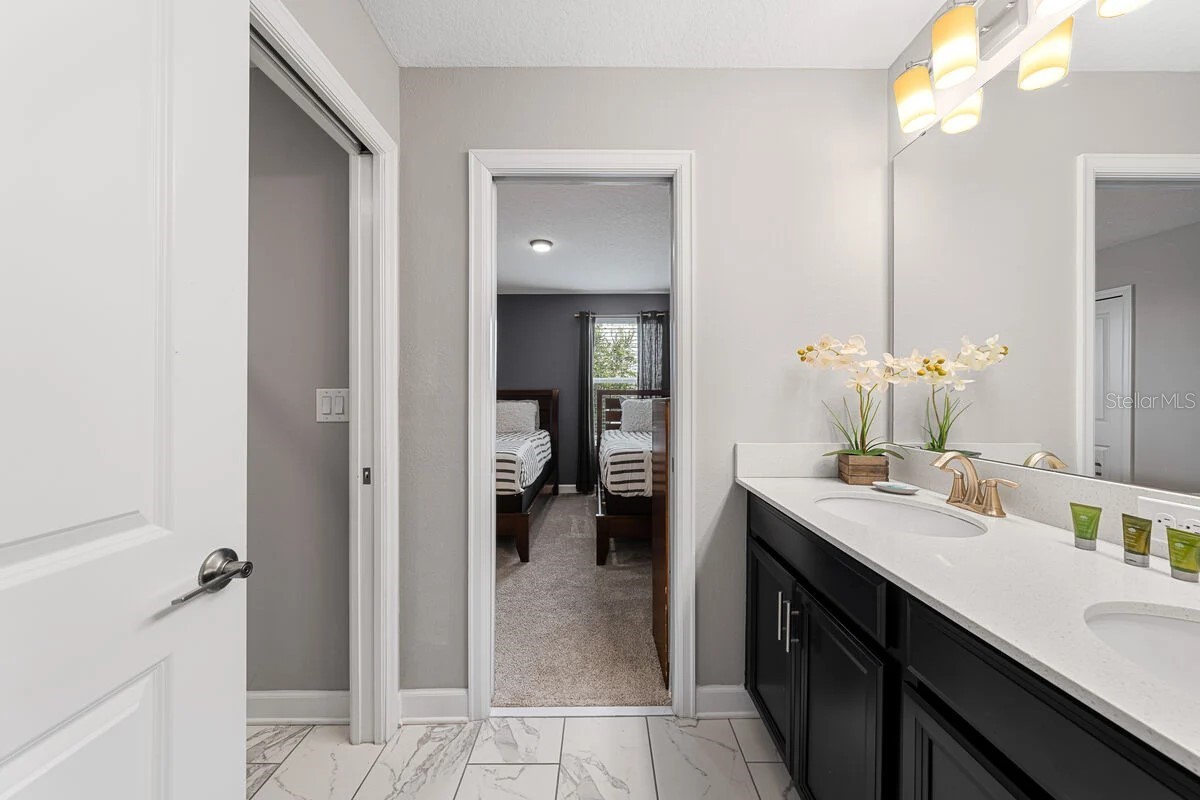 Slide show image of the Orlando Florida Home for Sale 28