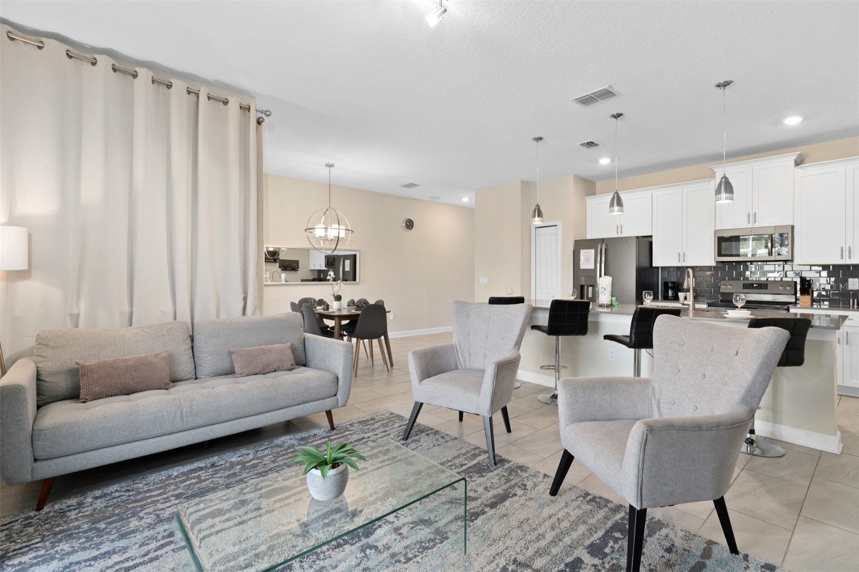 Slide show image of the Orlando Florida Home for Sale 11