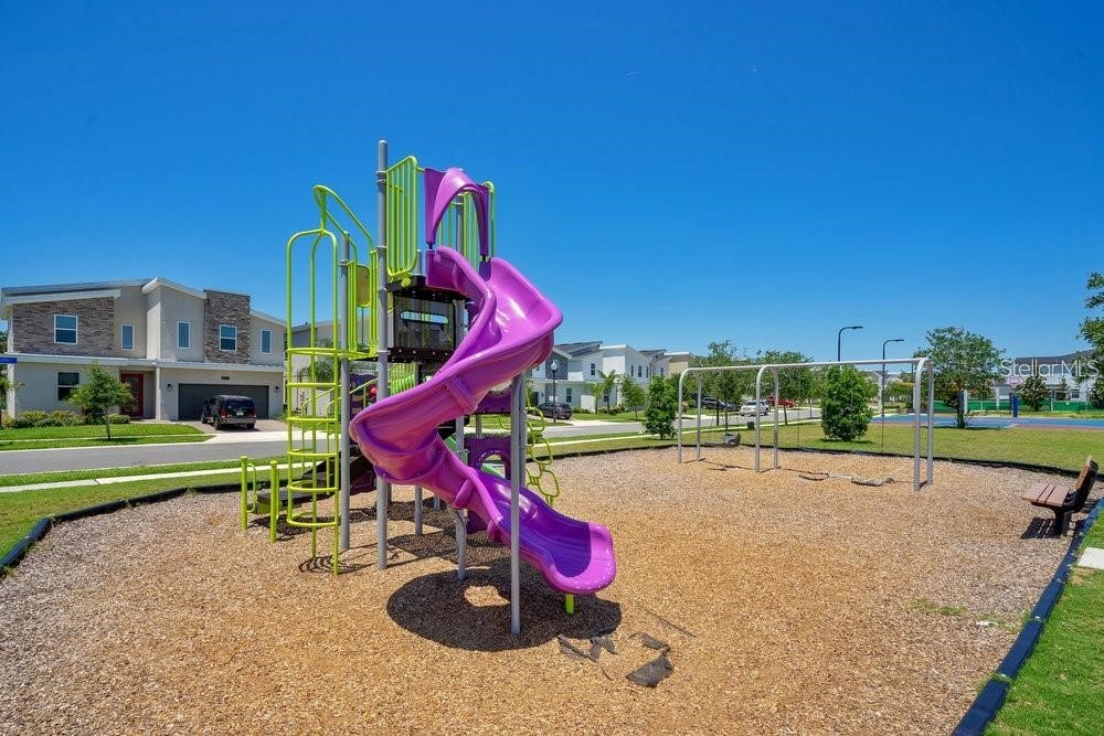 Slide show image of the Orlando Florida Home for Sale 36