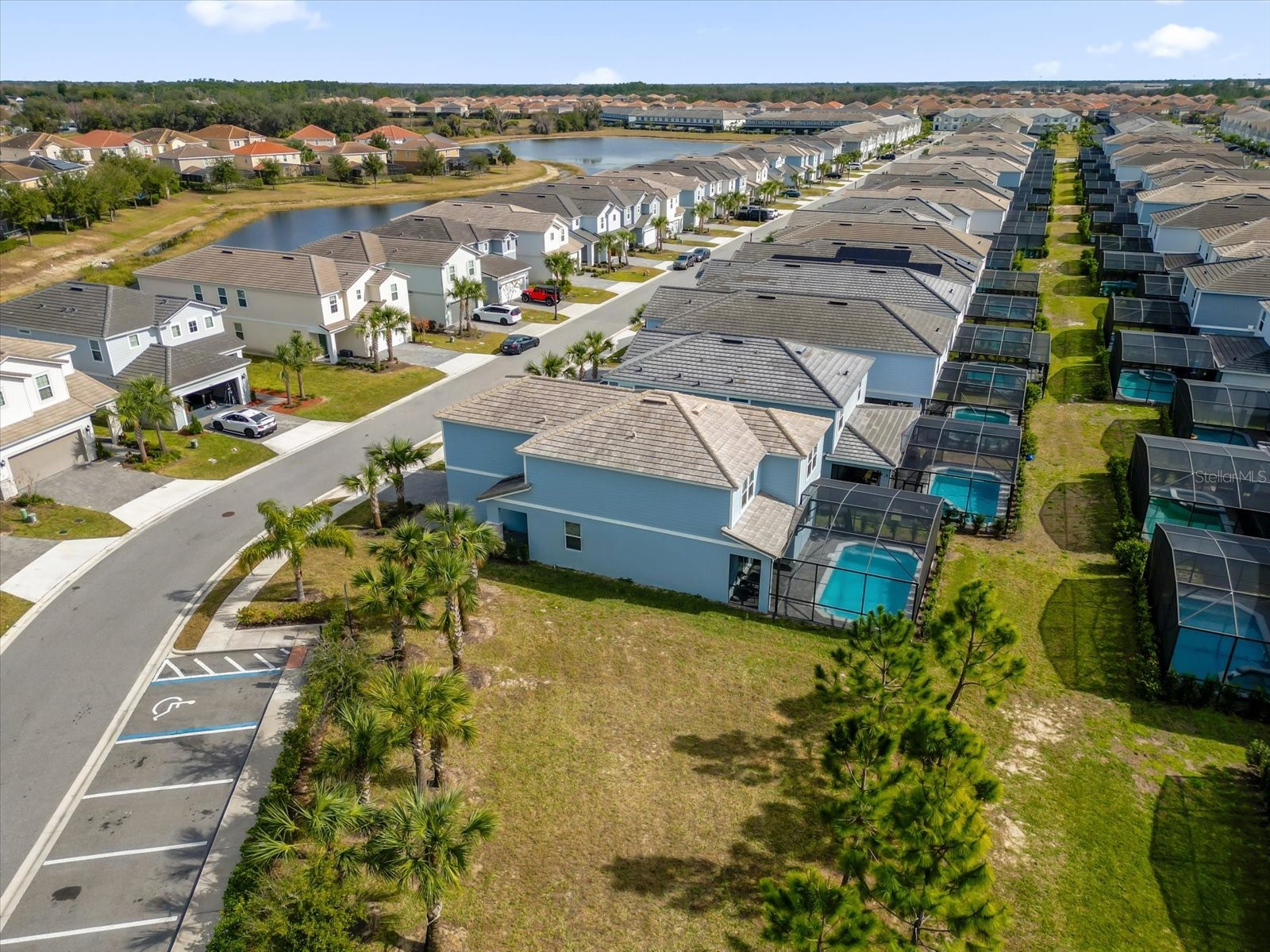 Slide show image of the Orlando Florida Home for Sale 44