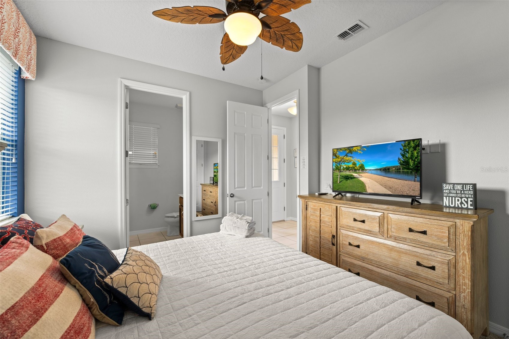 Slide show image of the Orlando Florida Home for Sale 28