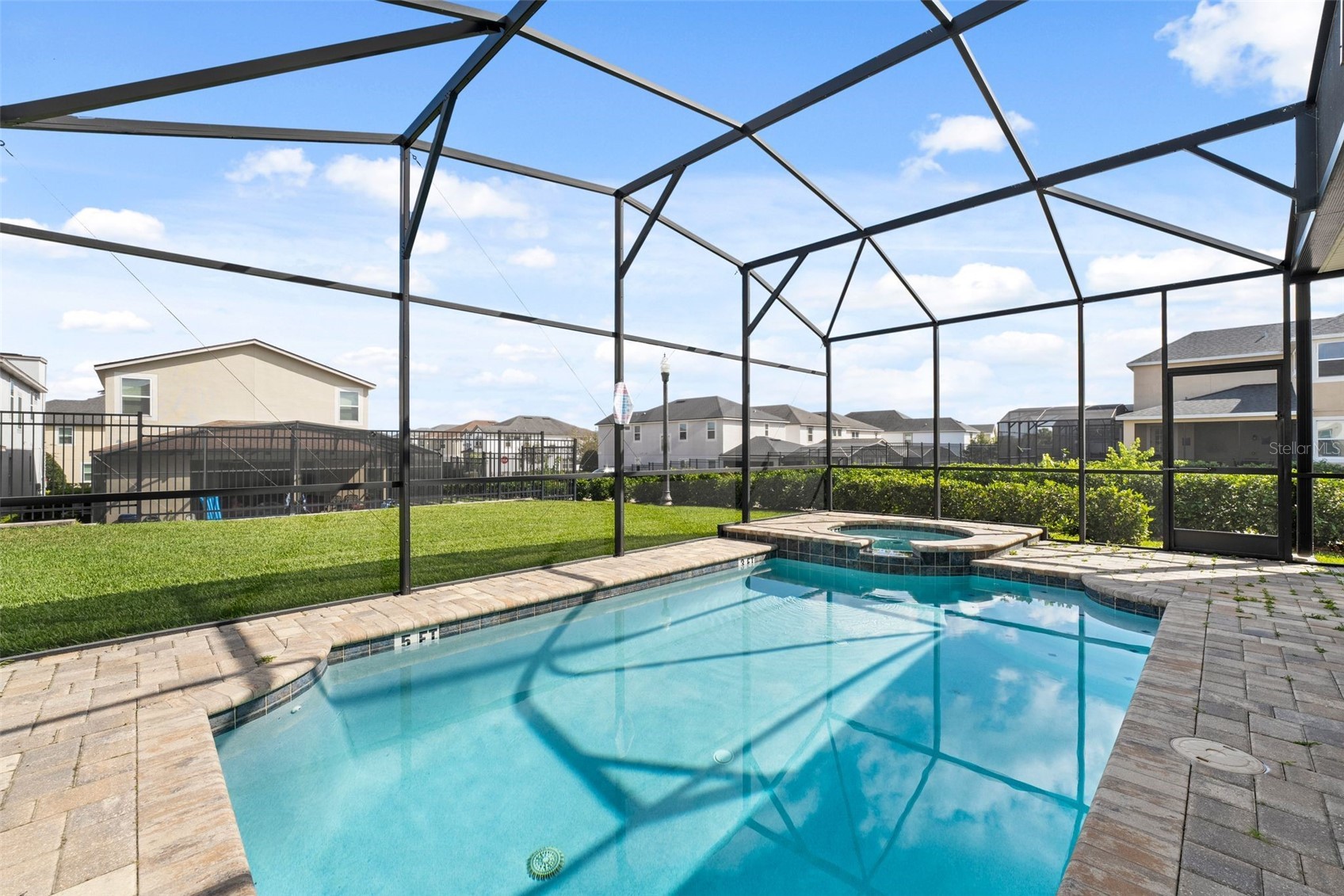 Slide show image of the Orlando Florida Home for Sale 36