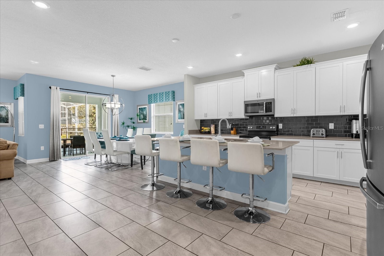 Slide show image of the Orlando Florida Home for Sale 32