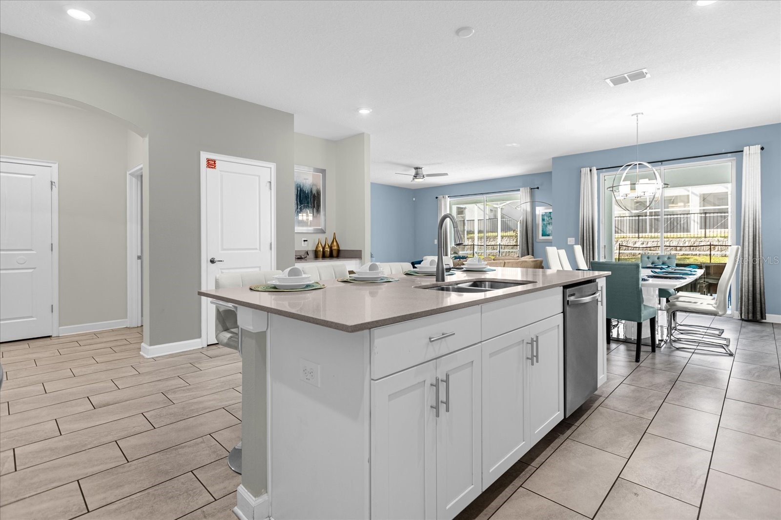 Slide show image of the Orlando Florida Home for Sale 37