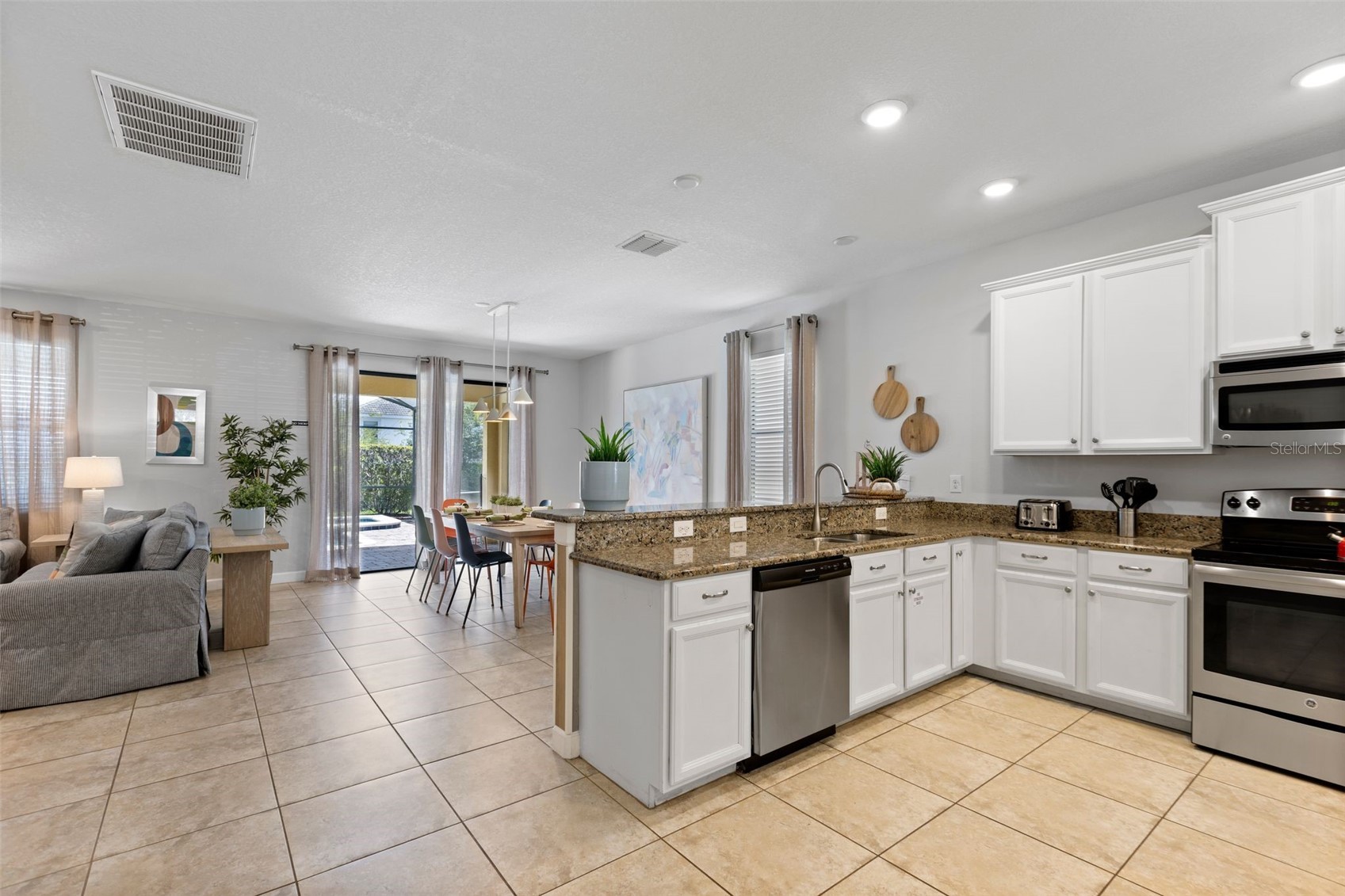 Slide show image of the Orlando Florida Home for Sale 14