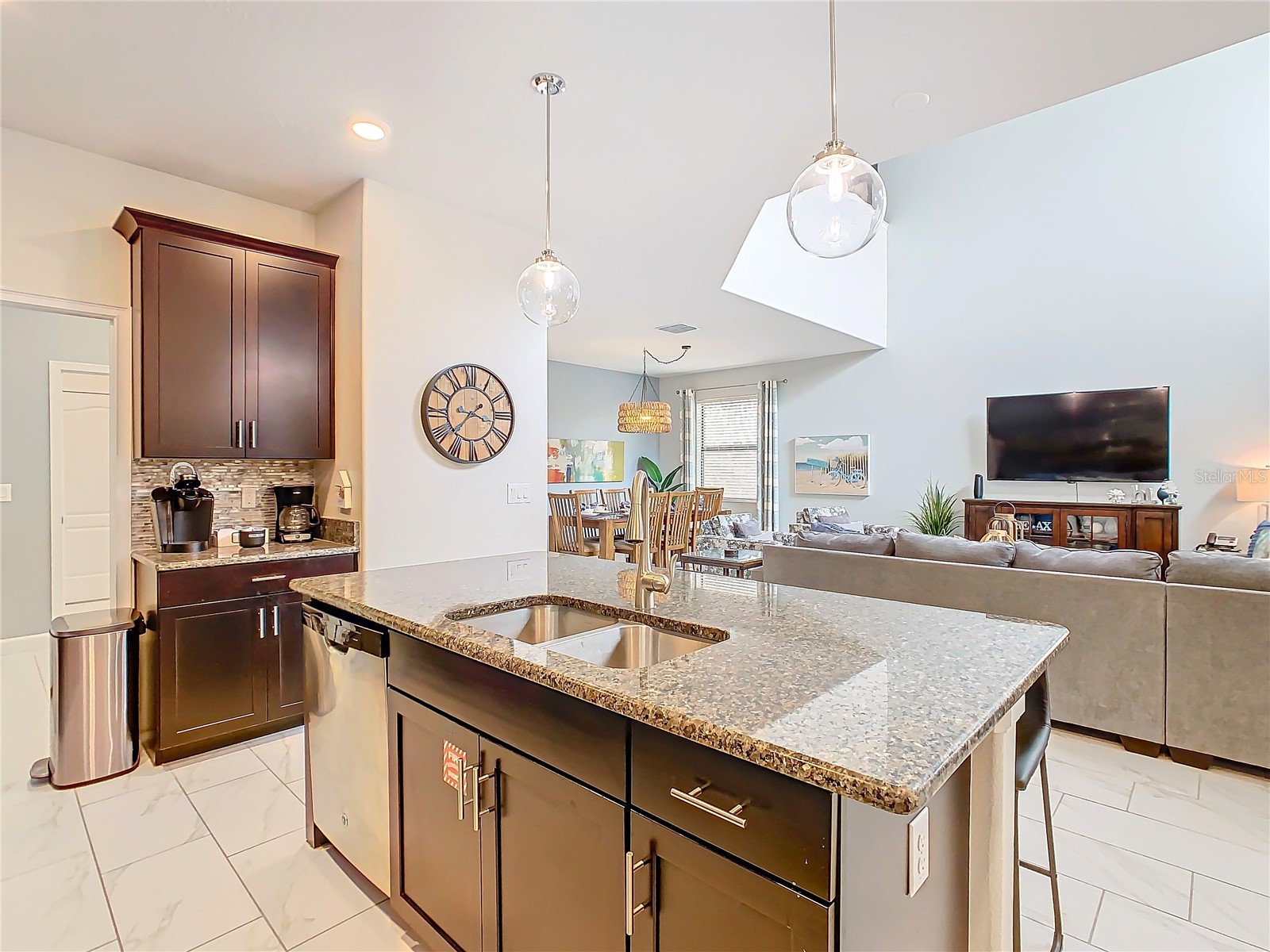 Slide show image of the Orlando Florida Home for Sale 17