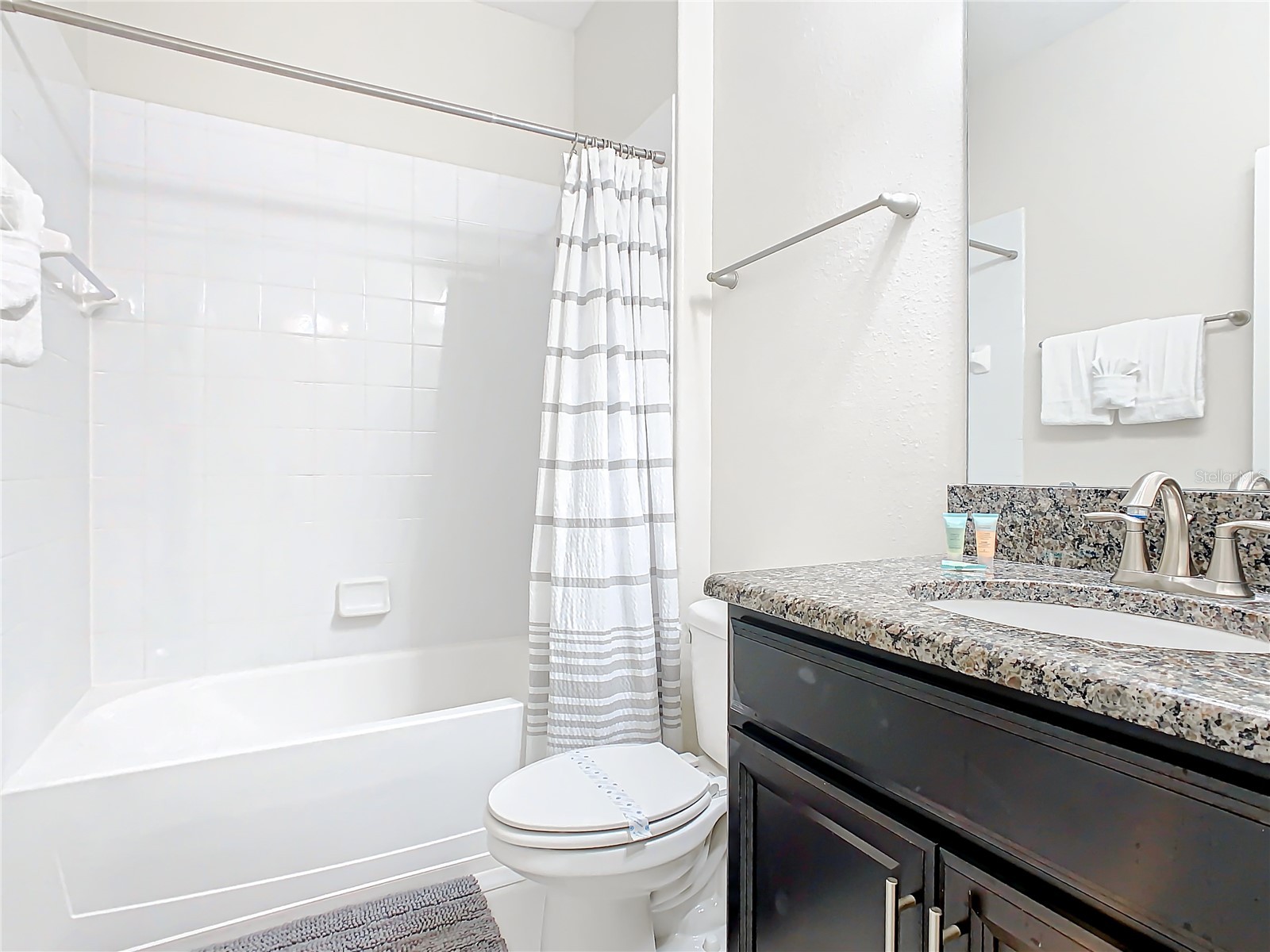 Slide show image of the Orlando Florida Home for Sale 32