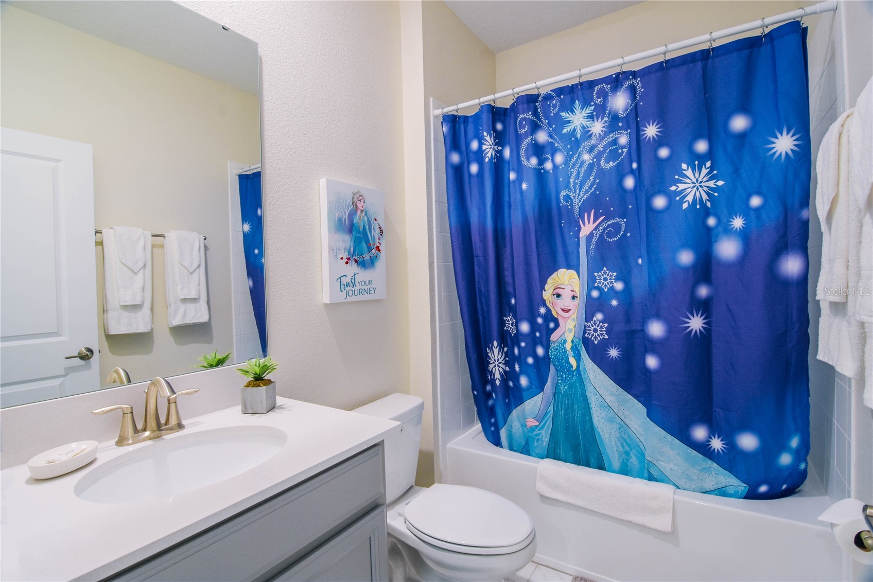 Slide show image of the Orlando Florida Home for Sale 56