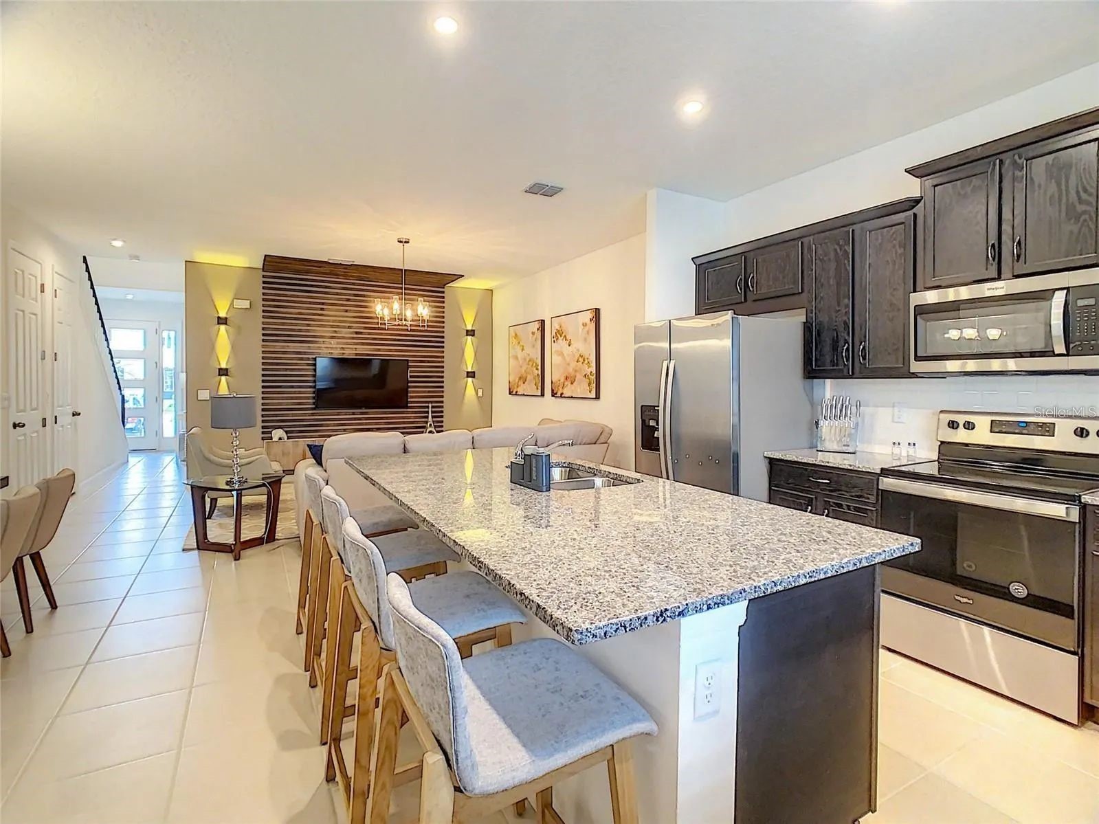 Slide show image of the Orlando Florida Home for Sale 15