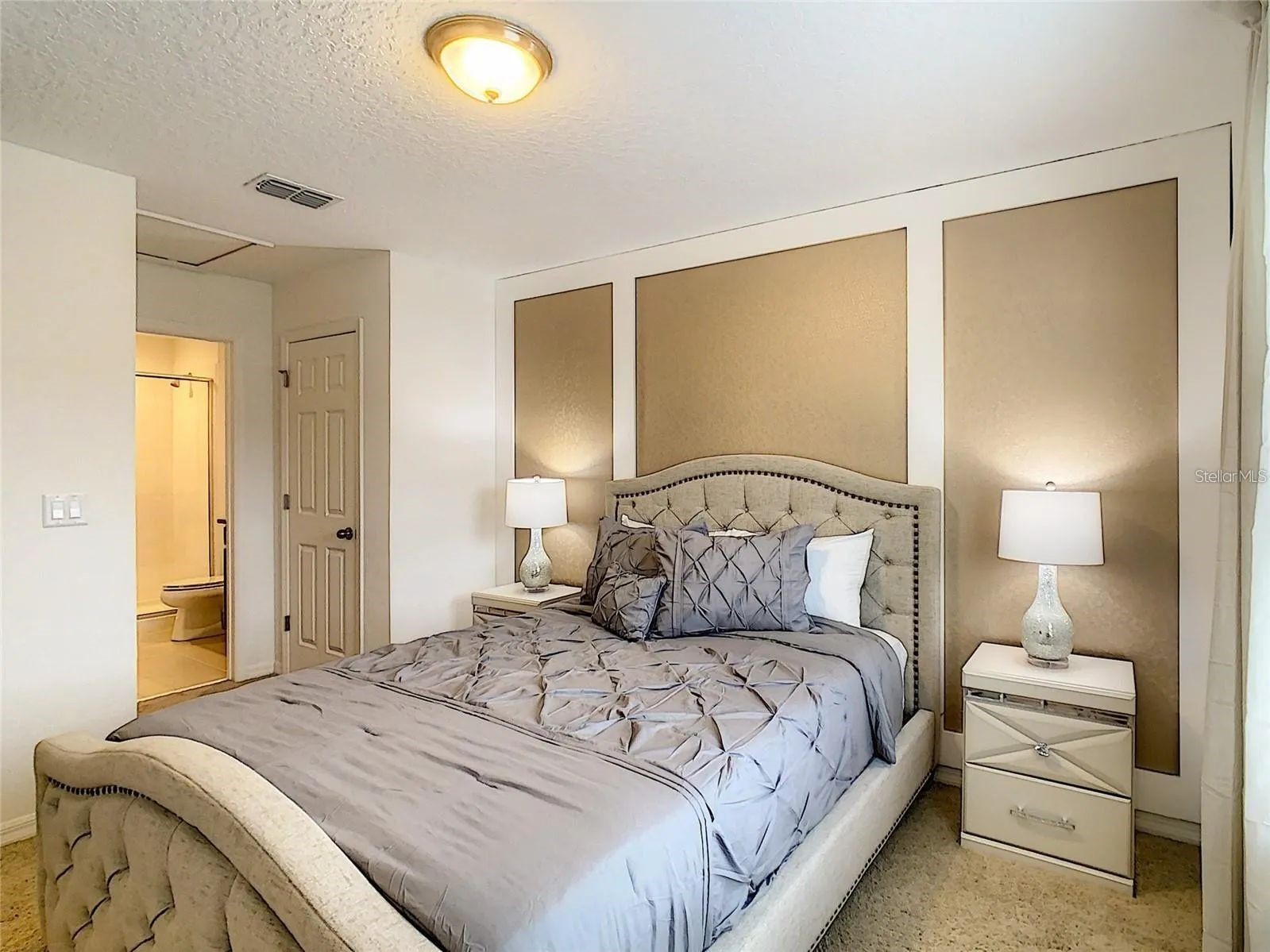 Slide show image of the Orlando Florida Home for Sale 26