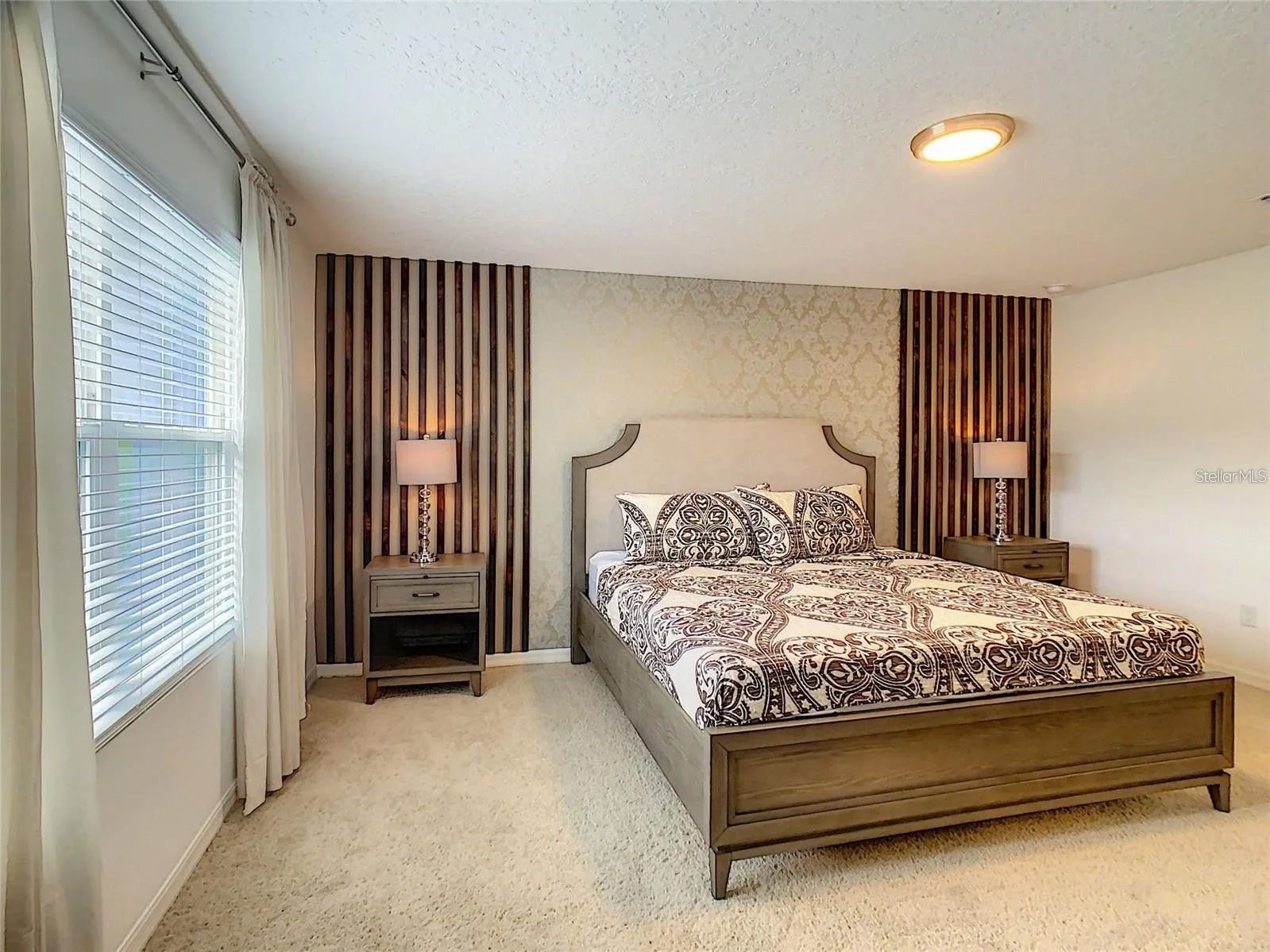 Slide show image of the Orlando Florida Home for Sale 40