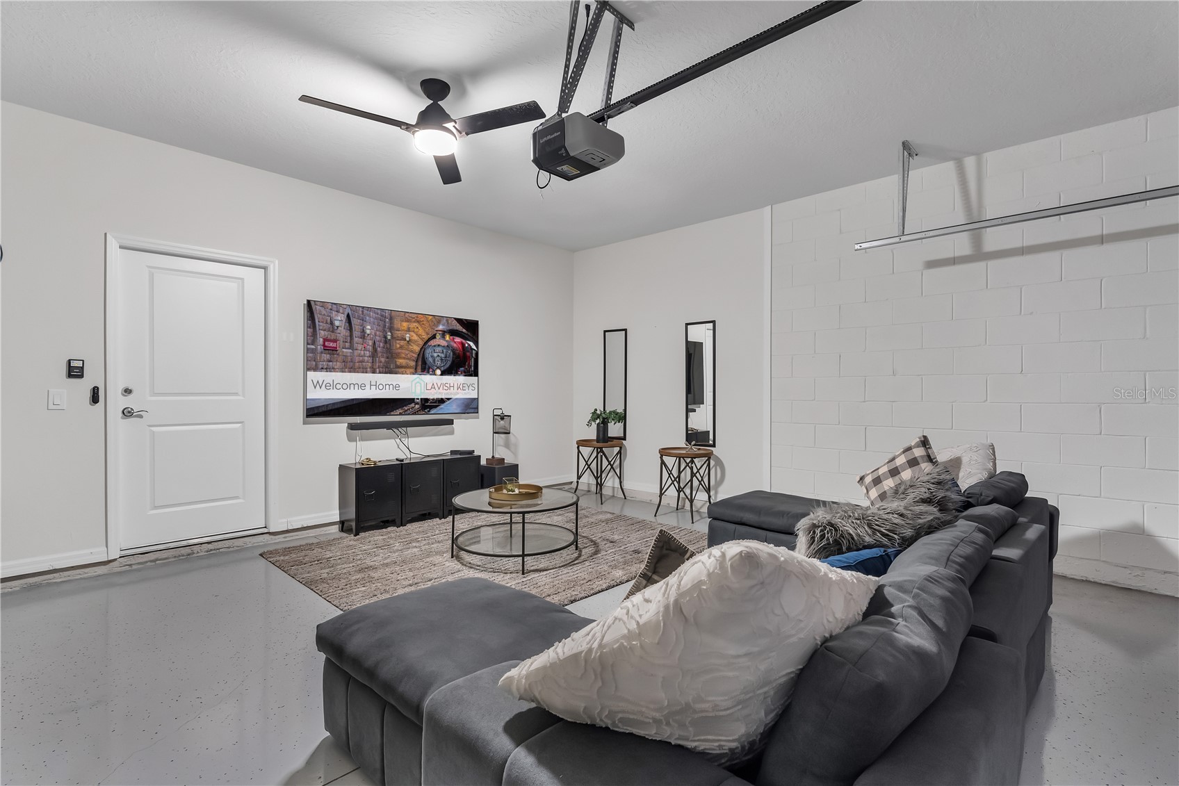 Slide show image of the Orlando Florida Home for Sale 19