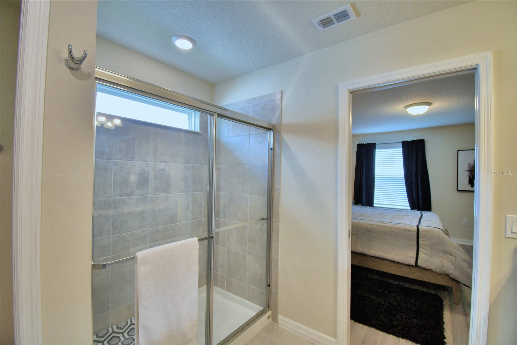 Slide show image of the Orlando Florida Home for Sale 100