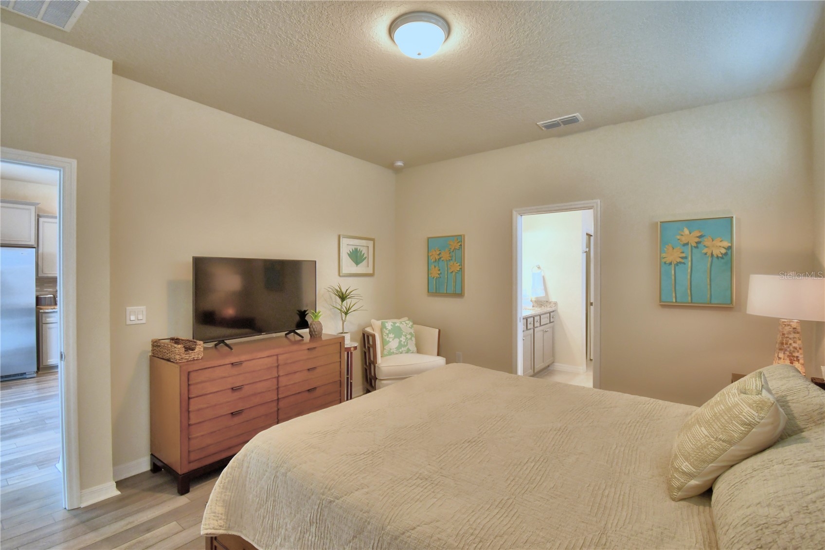 Slide show image of the Orlando Florida Home for Sale 29