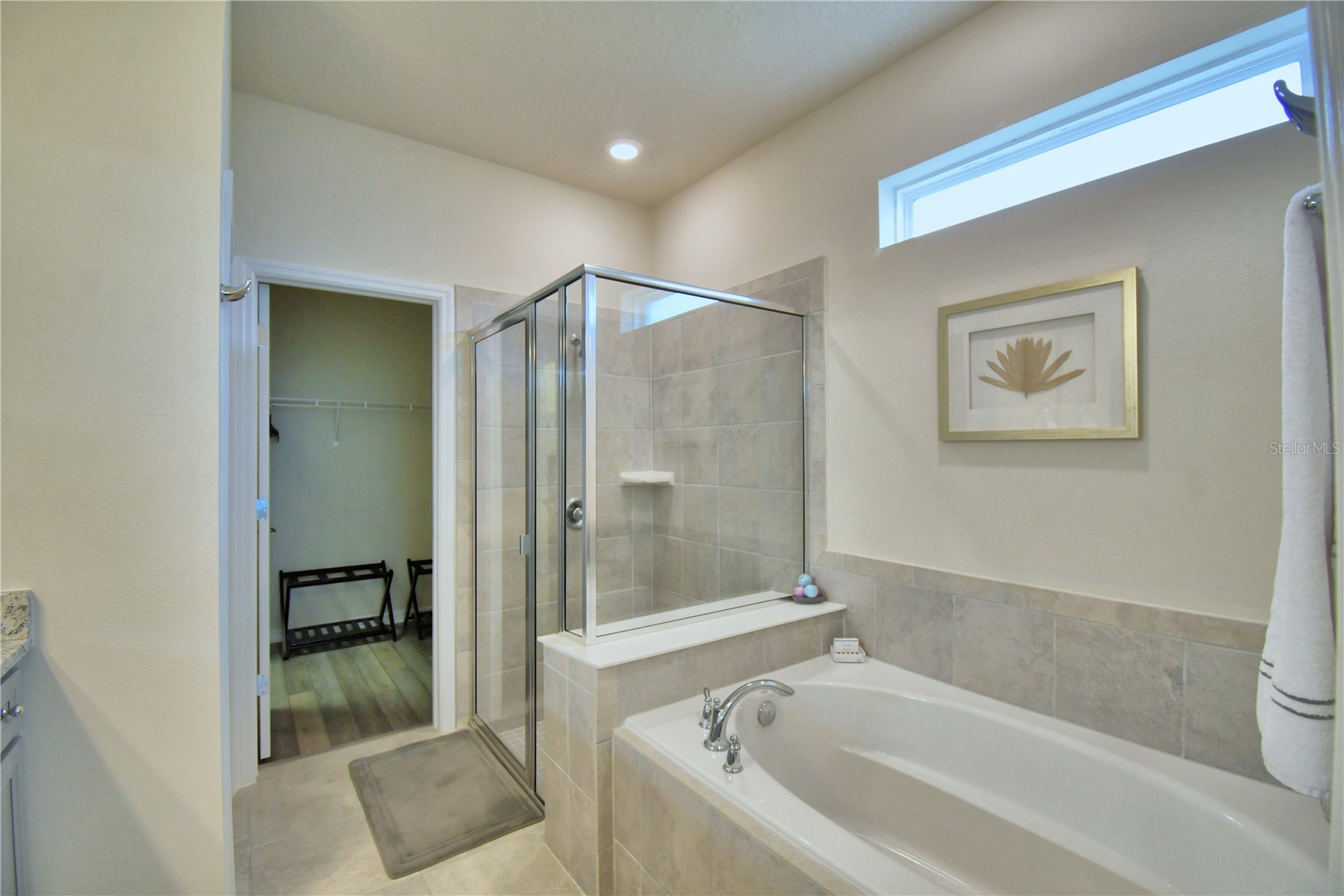 Slide show image of the Orlando Florida Home for Sale 32