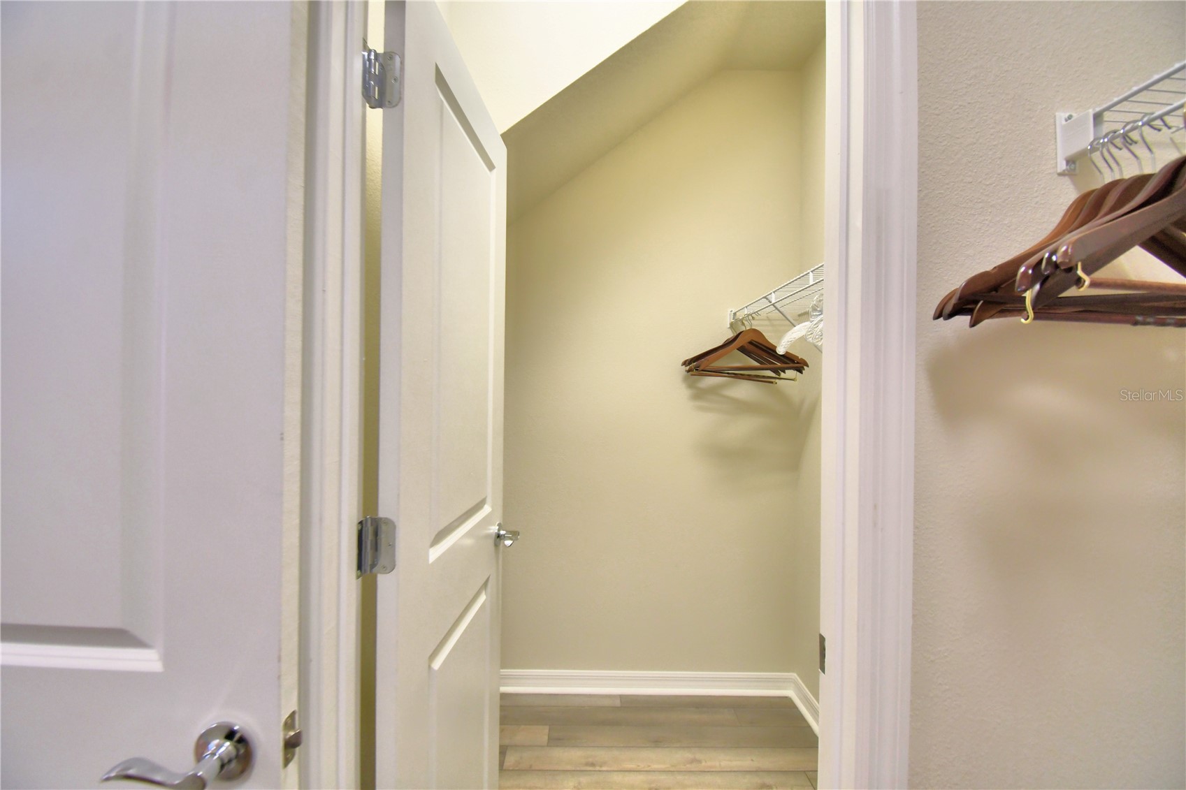 Slide show image of the Orlando Florida Home for Sale 37