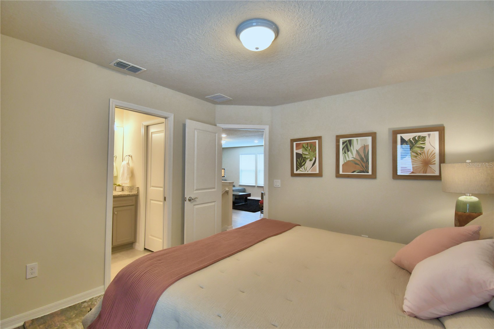 Slide show image of the Orlando Florida Home for Sale 72