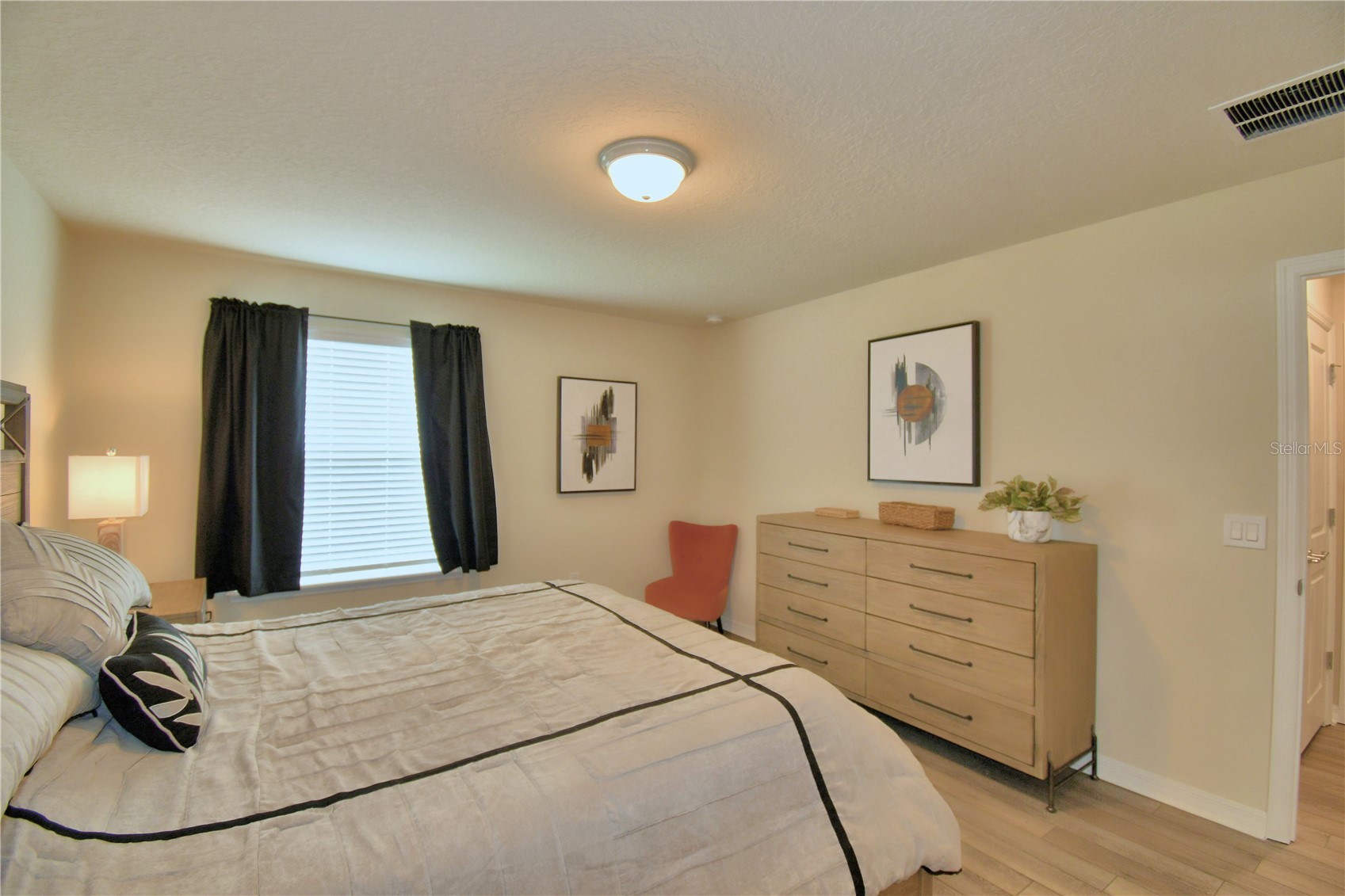 Slide show image of the Orlando Florida Home for Sale 96