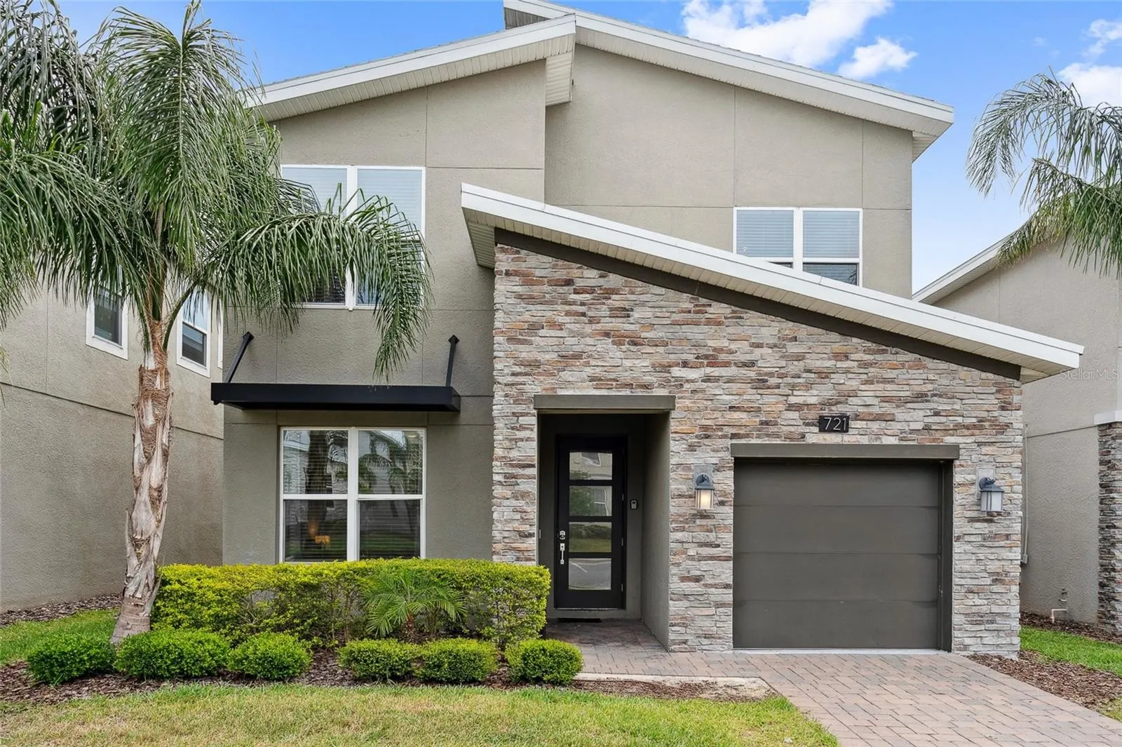 Slide show image of the Orlando Florida Home for Sale 02